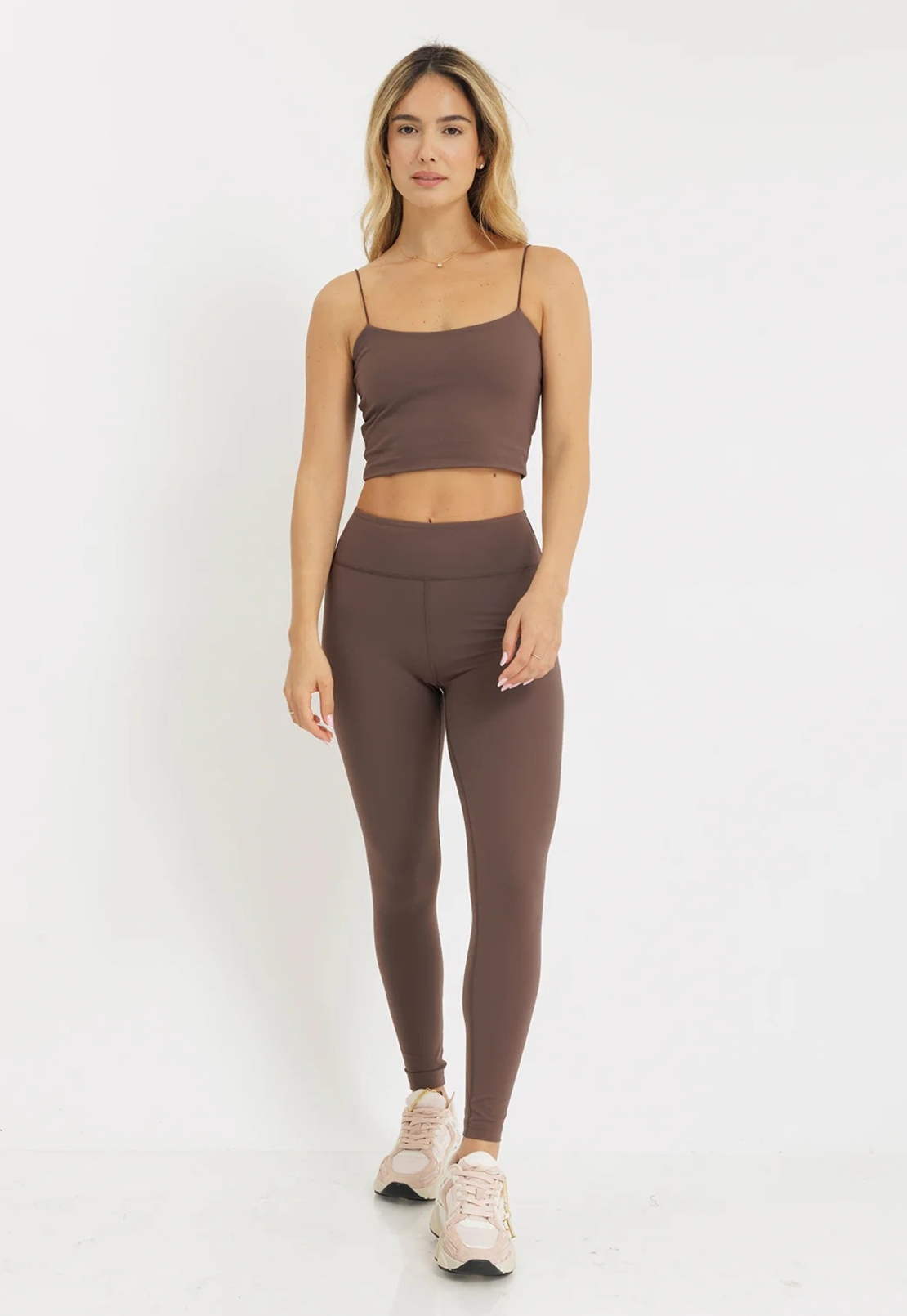 REPLAY - גופיית קרופ עם כתפיות דקות וטייץ ספורטיבי מחטב ארוך בצבע חום