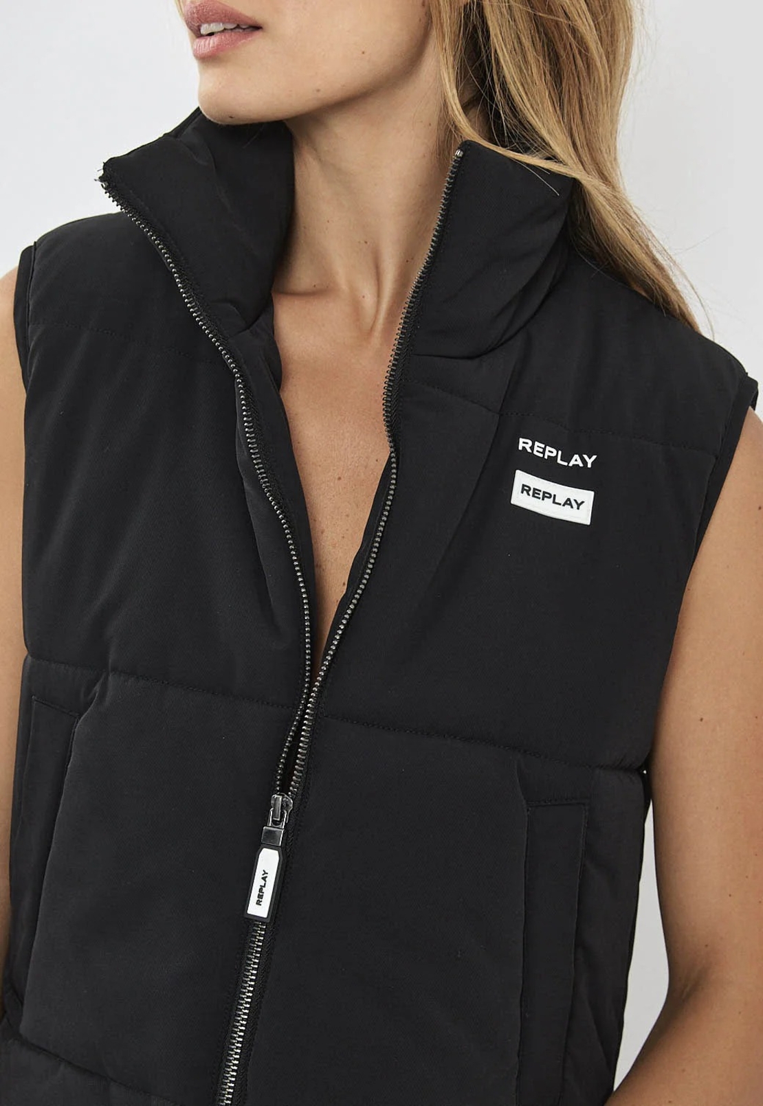 REPLAY - וסט לנשים בצבע שחור