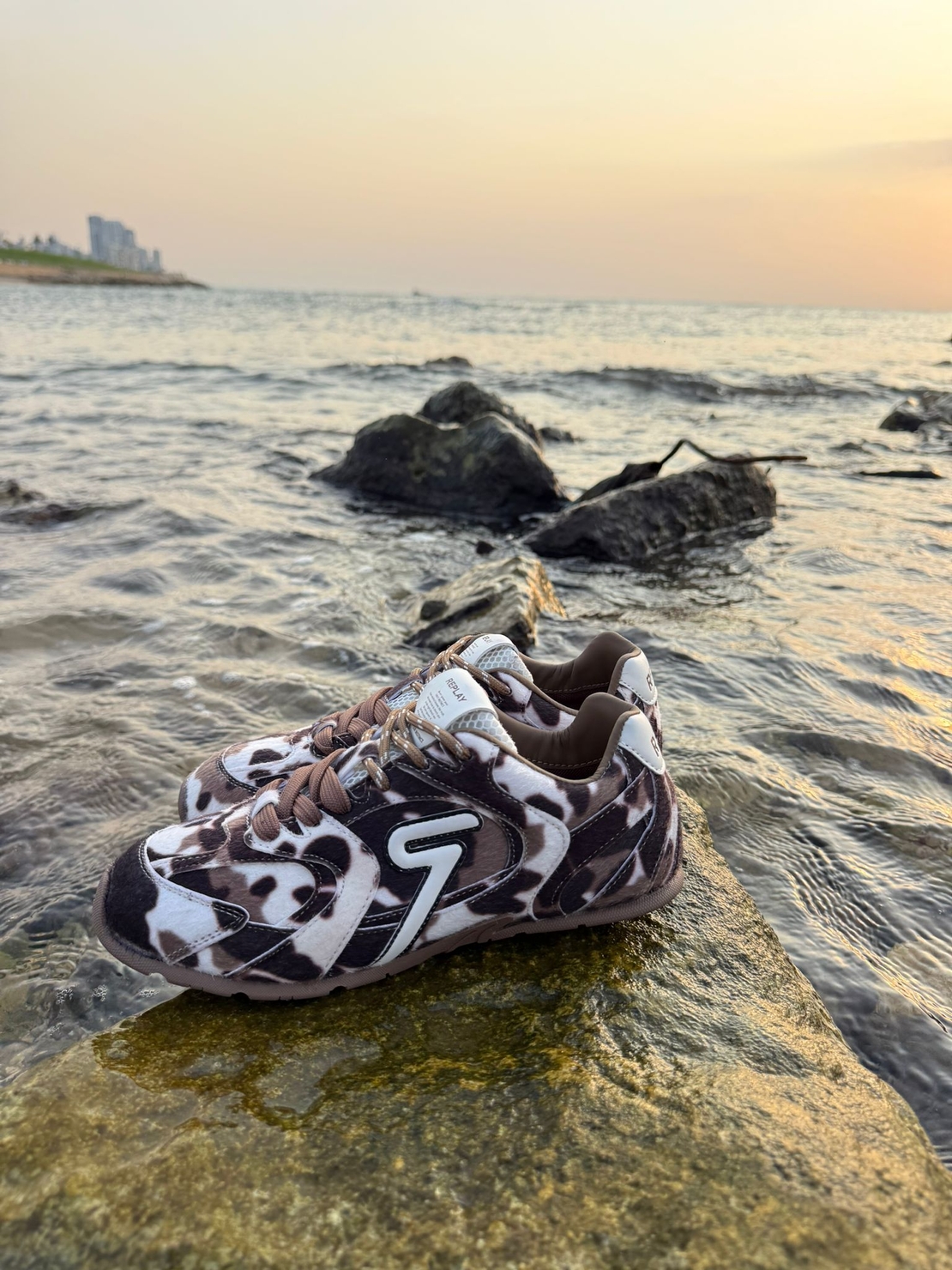 REPLAY - סניקרס לנשים COUNTRY ONE בהדפס מנומר חום