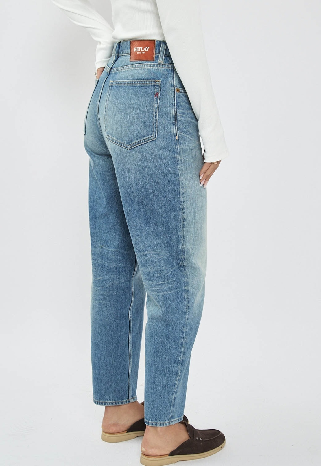 REPLAY - ג׳ינס SAMUELA נשים בגזרה ישרה בצבע תכלת