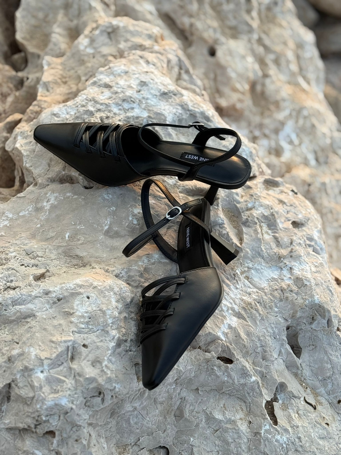 NINE WEST - נעלי עקב עם שרוכים לנשים בצבע שחור