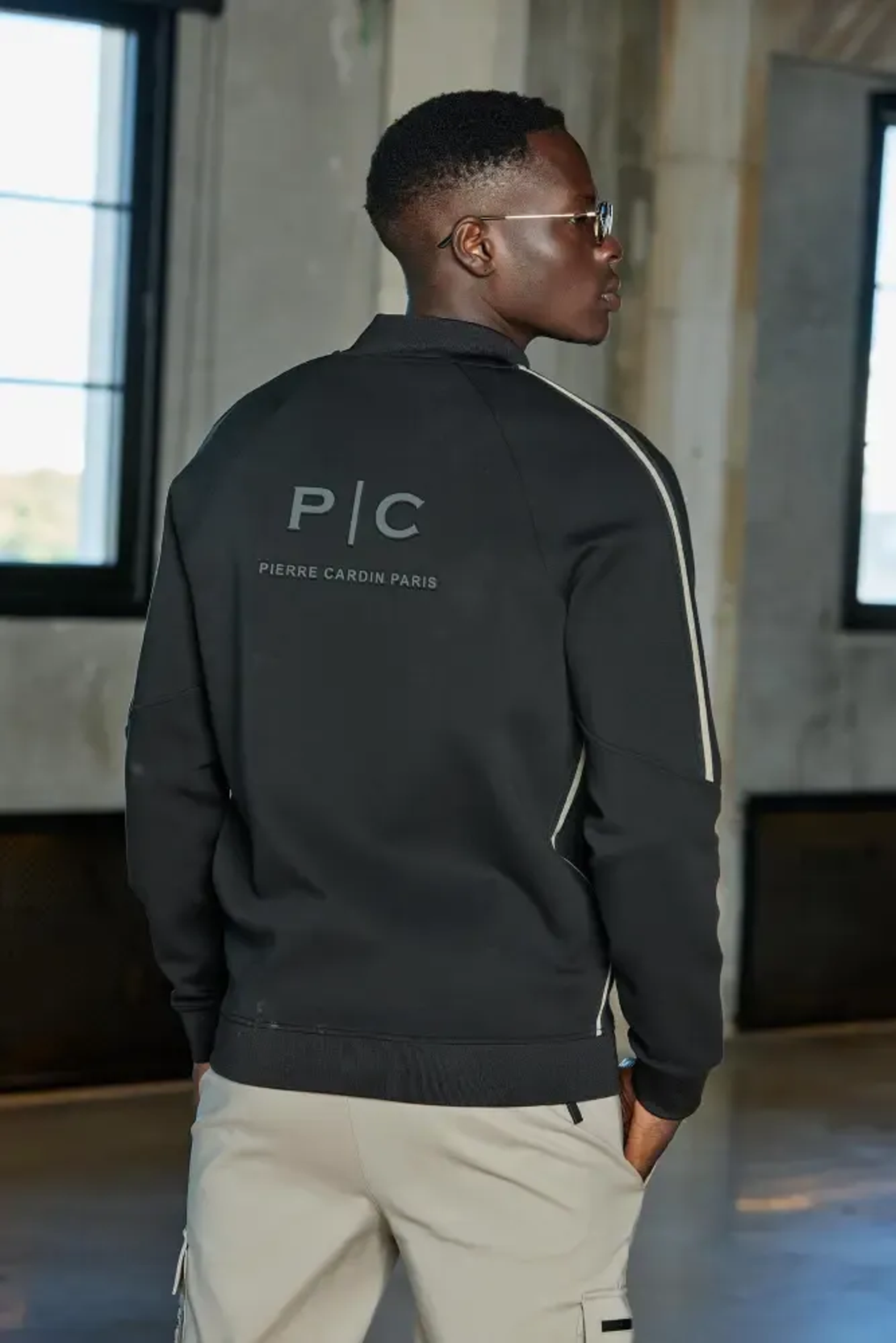 PIERRE CARDIN - ג'קט עם רוכסן לגבר בצבע שחור