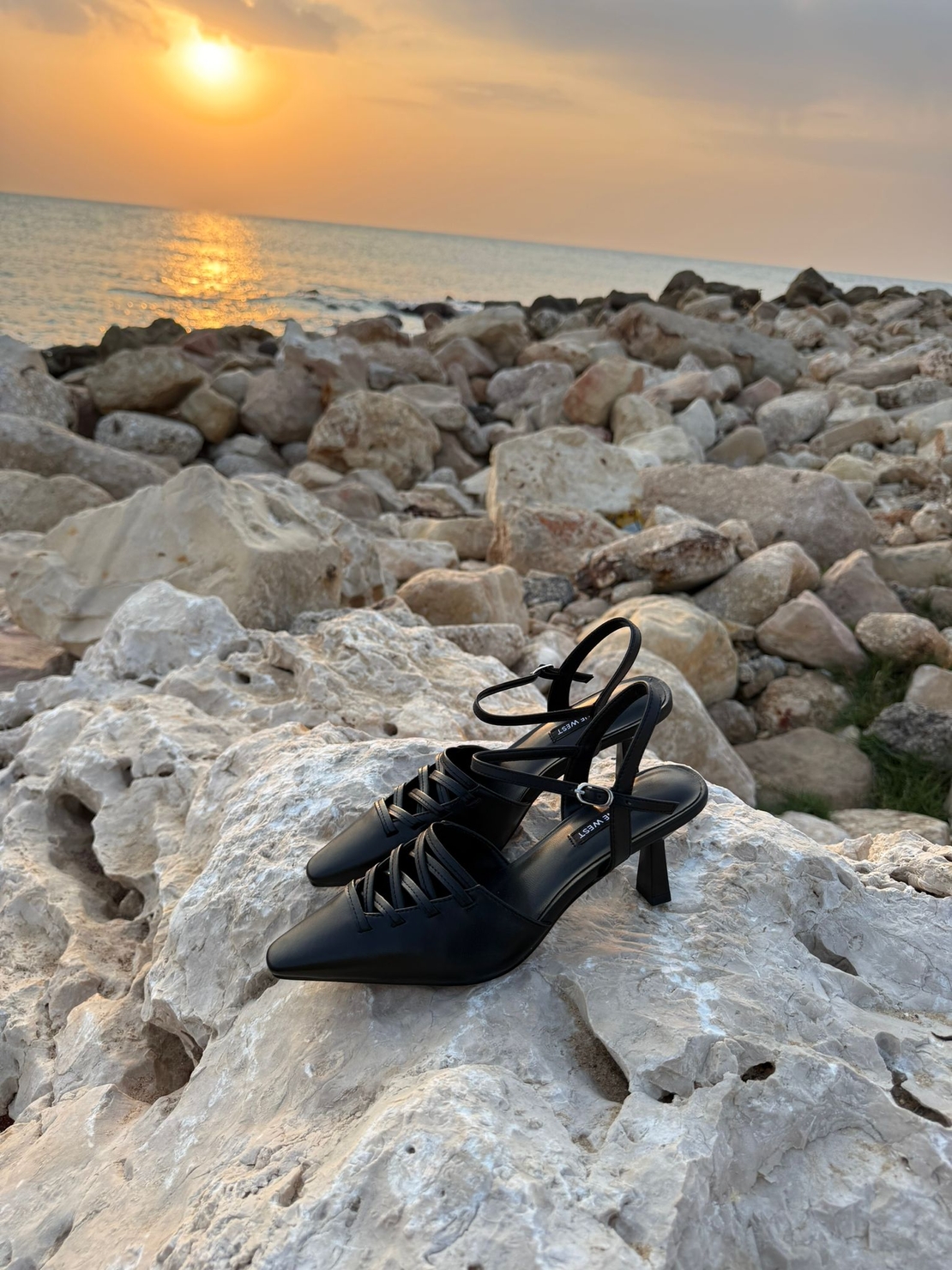 NINE WEST - נעלי עקב עם שרוכים לנשים בצבע שחור