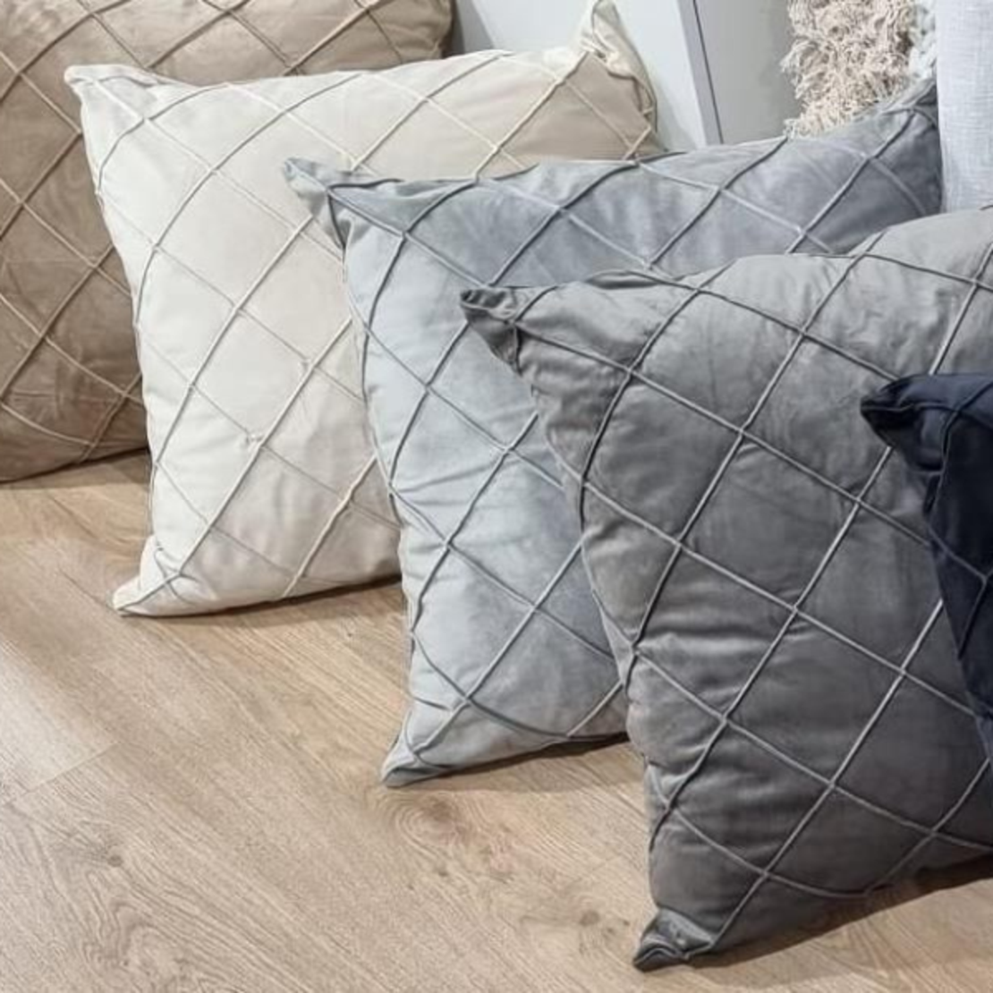 כרית נוי אפור בהיר