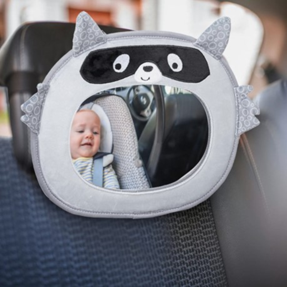 57# - WOW לבת : חבילת לידה מנצחת ומגוונת : קופסת בד מתקפלת, מראה בטיחותית לרכב, מובייל עגלה, בובת פעילות מרשרשת לתליה, שמיכה רכה, חליפת שני חלקים ורעשן טבעת קטיפתי