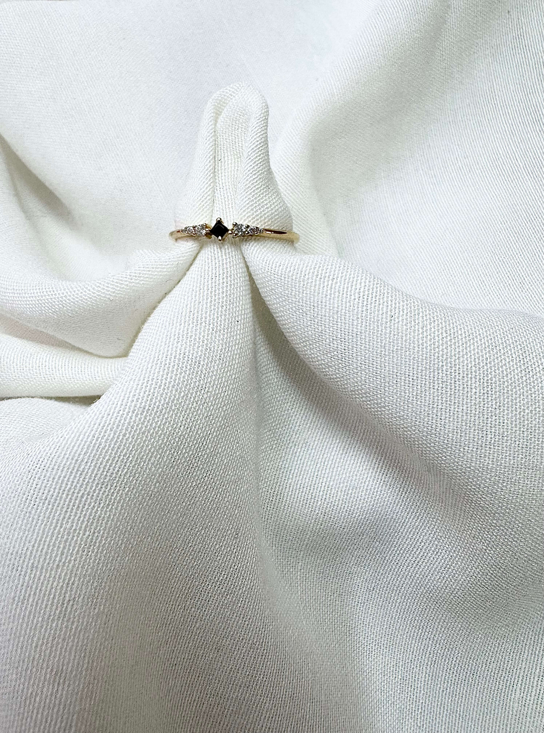 טבעת לוסי שחור