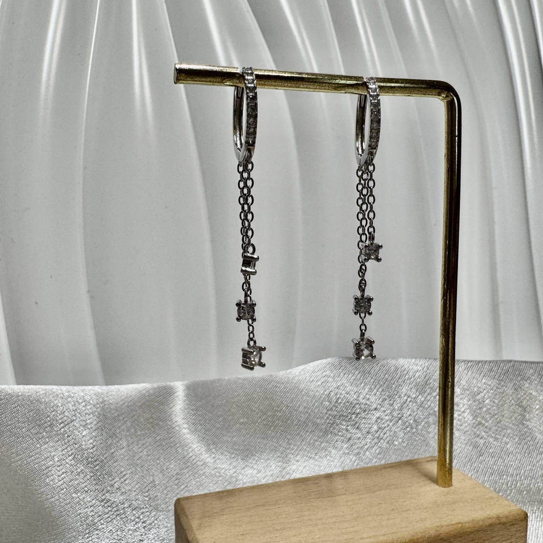 עגילי חישוק משובצים נשפכים