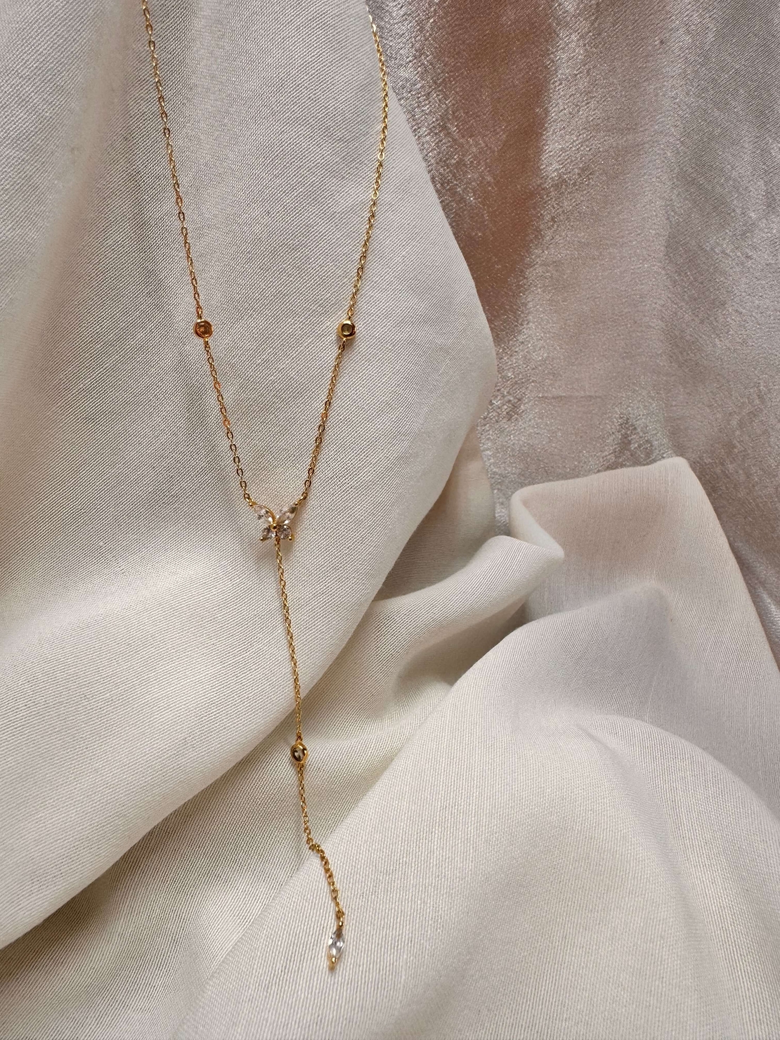 שרשרת עניבה פרפר זהב