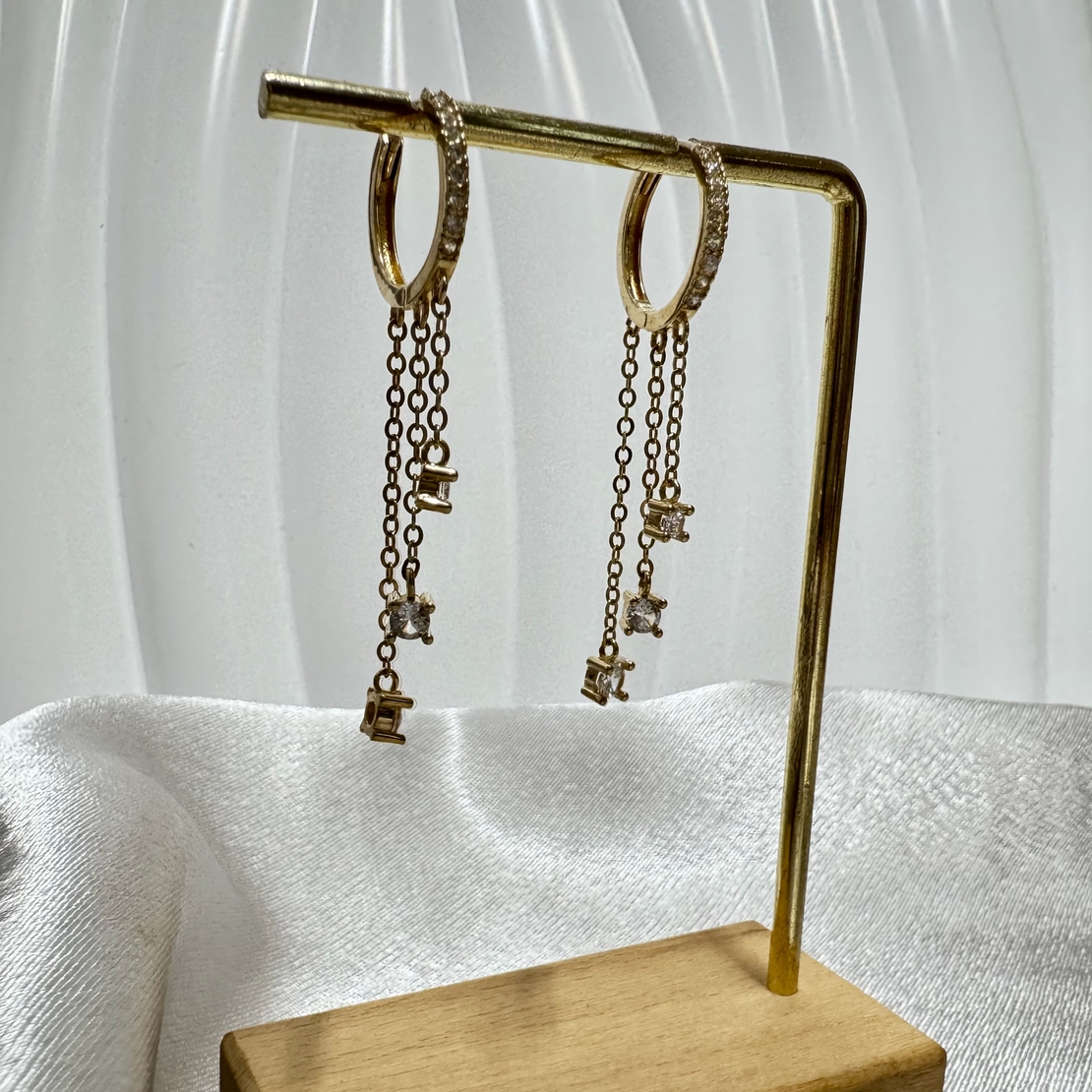 עגילי חישוק משובצים נשפכים