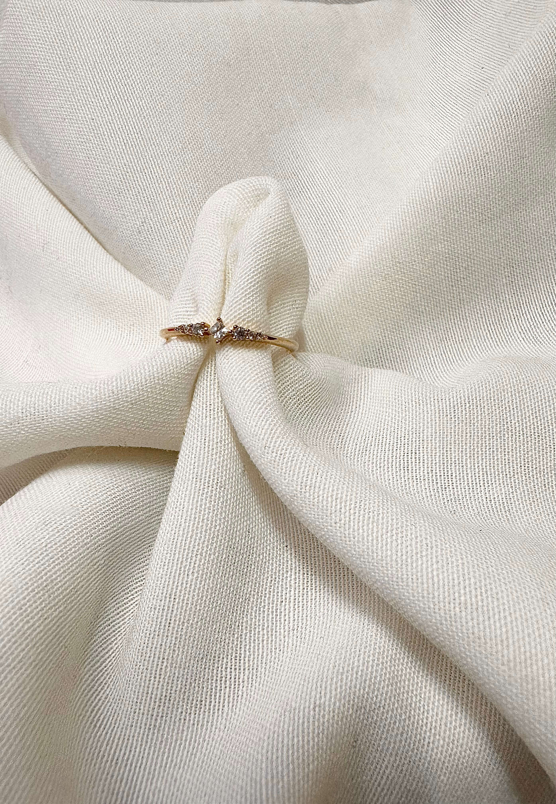 טבעת לוסי לבן