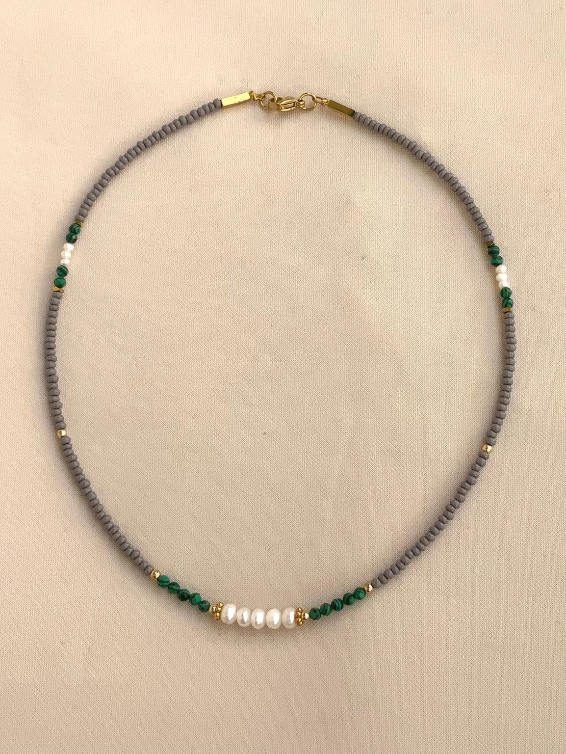 שרשרת Gray Green Pearl