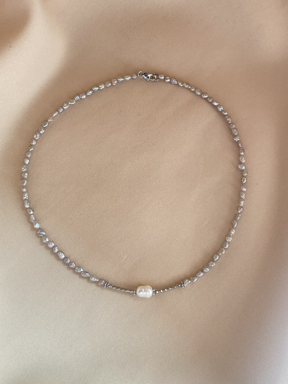 פנינה אפורה