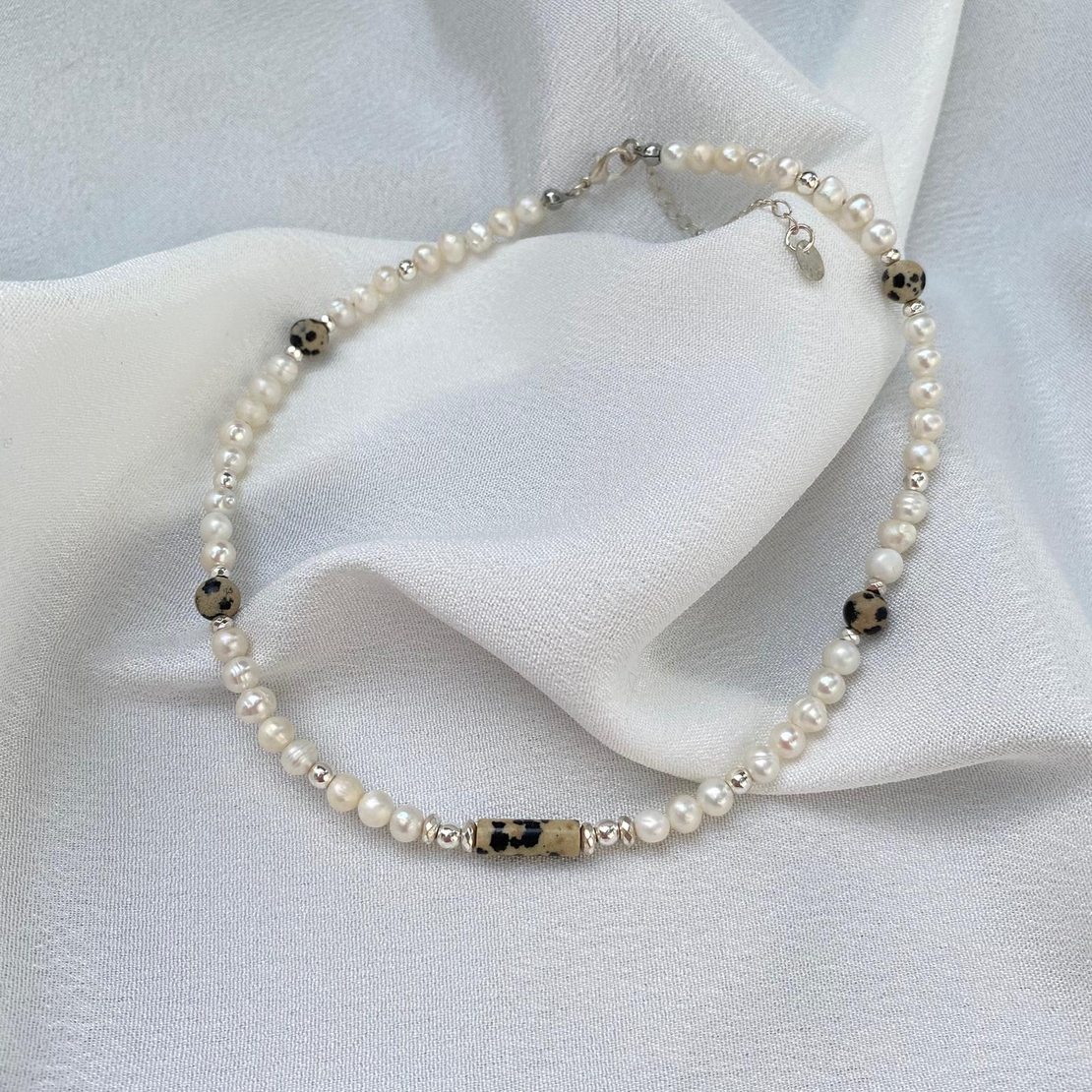 שרשרת פנינים מנומרת