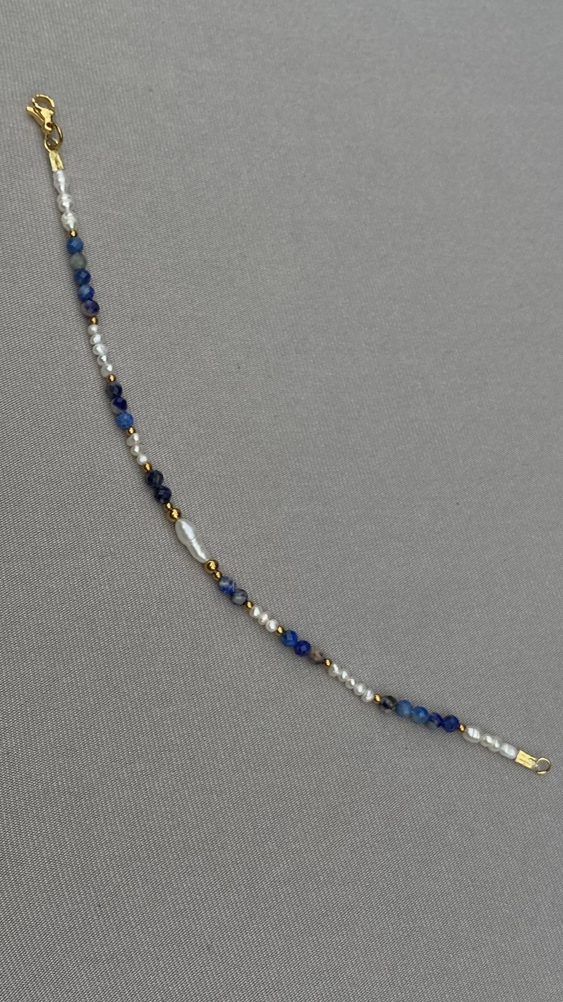 צמיד פנינים לאפיס