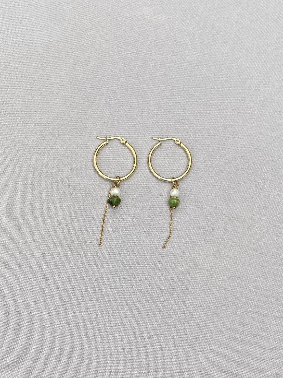 עגילי שרשרת ג’ייד עדינים