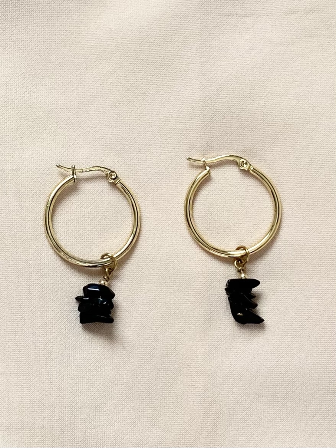 עגילי Black Edge