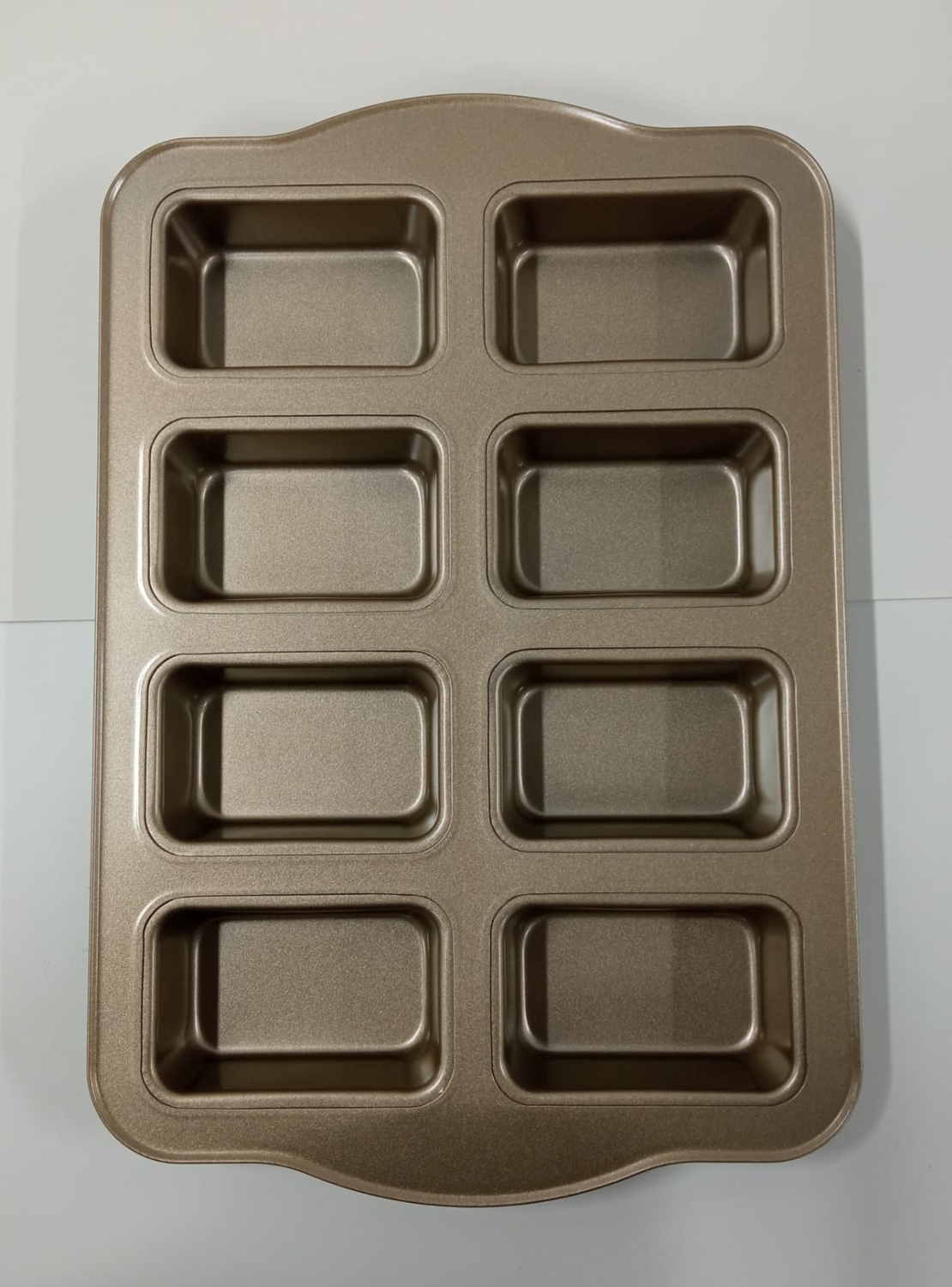 תבנית לאפיית חלות קטנות