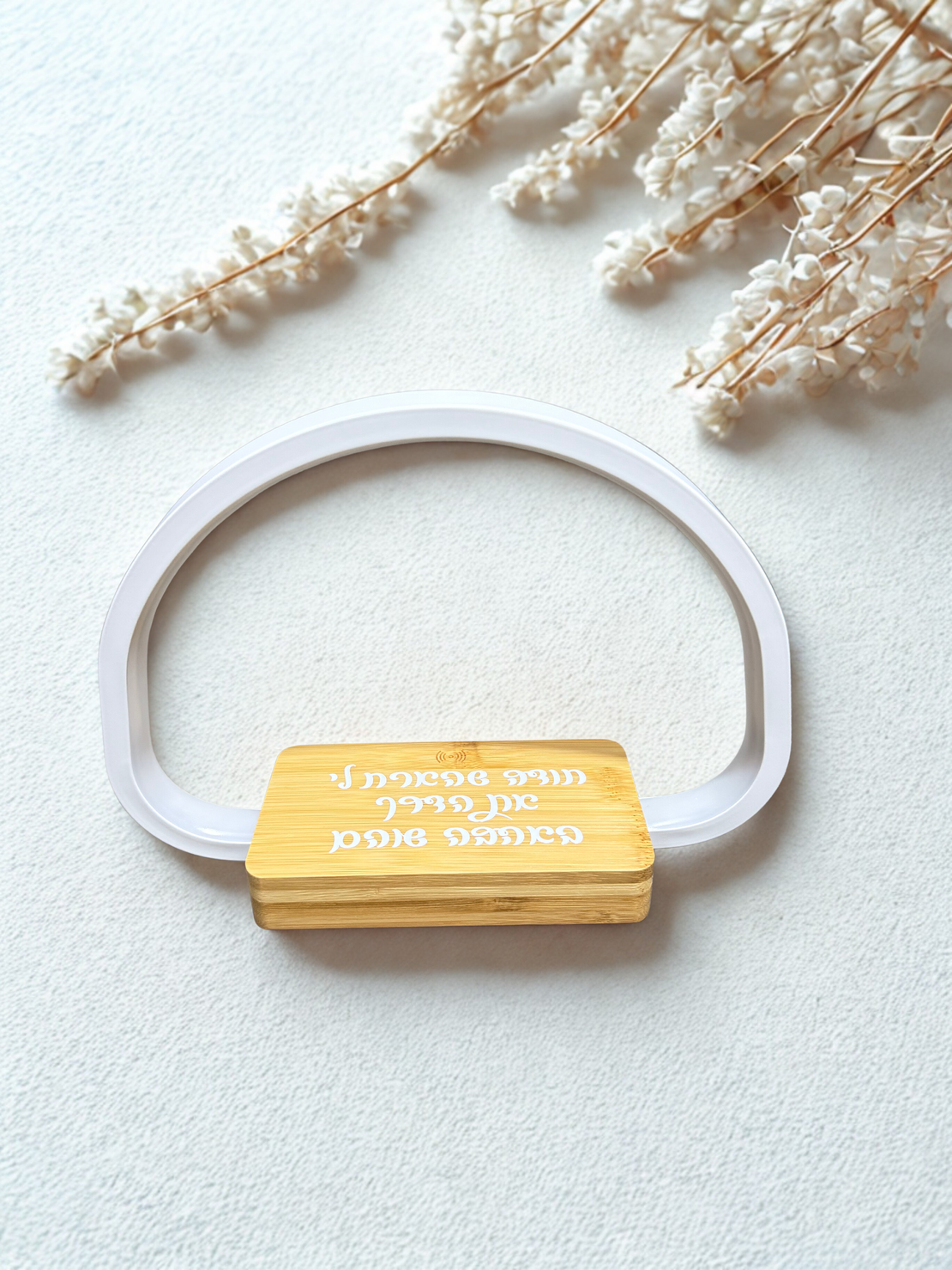 עמדת טעינה ותאורה