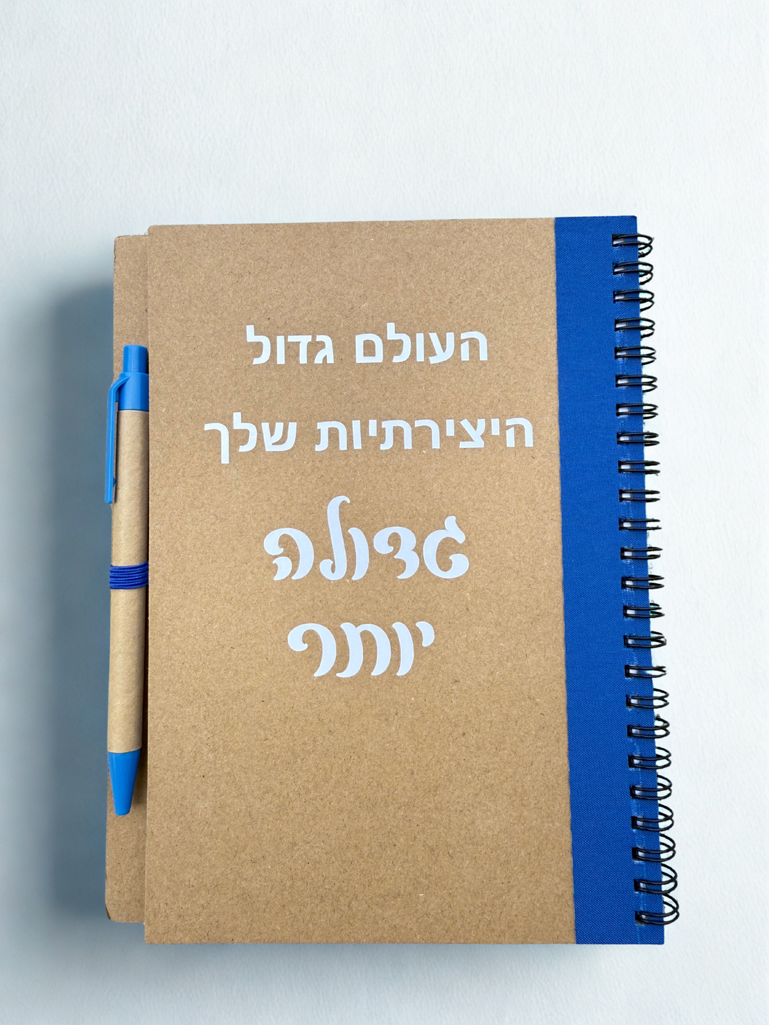 מחברת עם עט