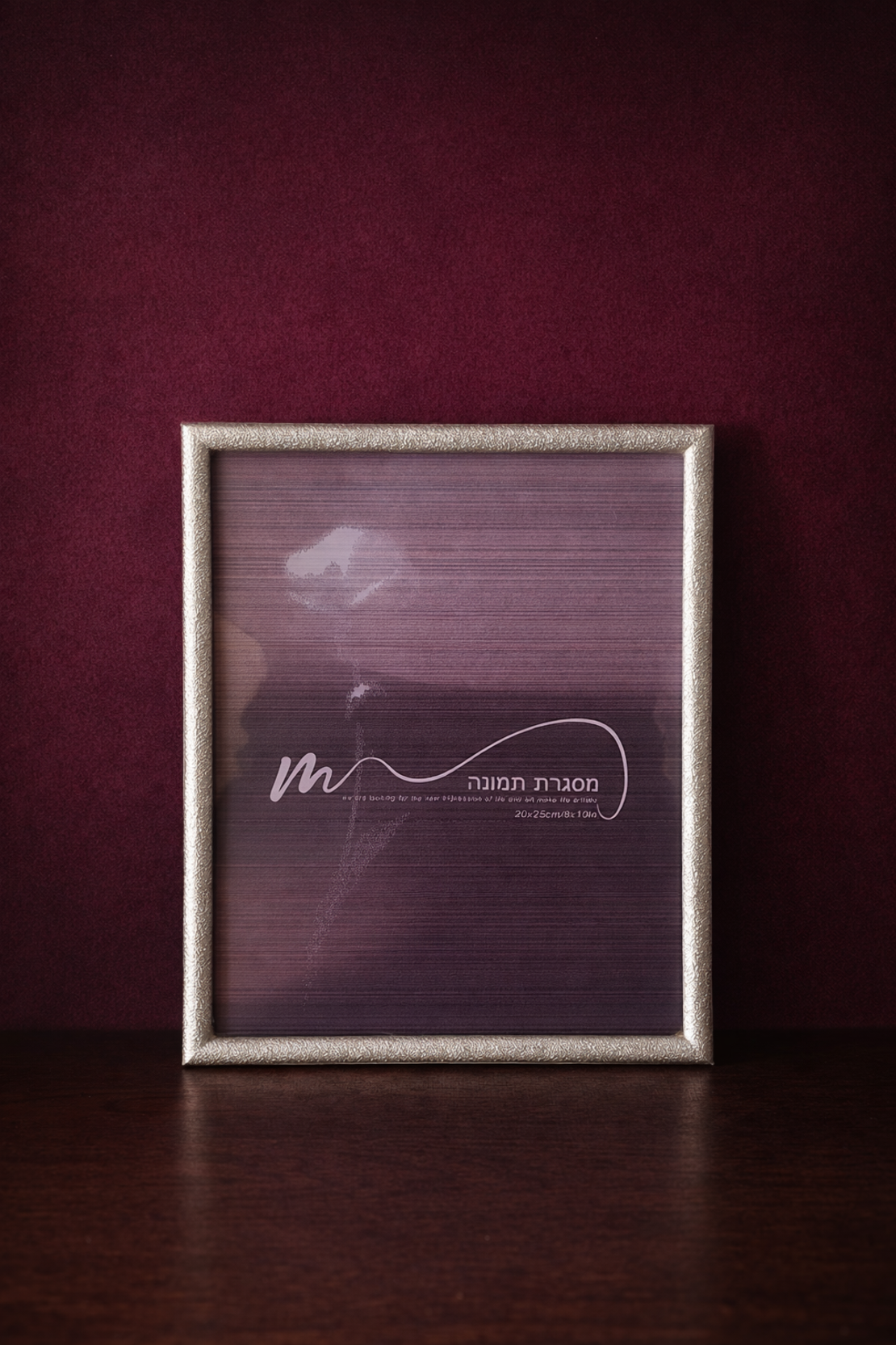 מסגרת תמונה זהב מעוצבת לקיר