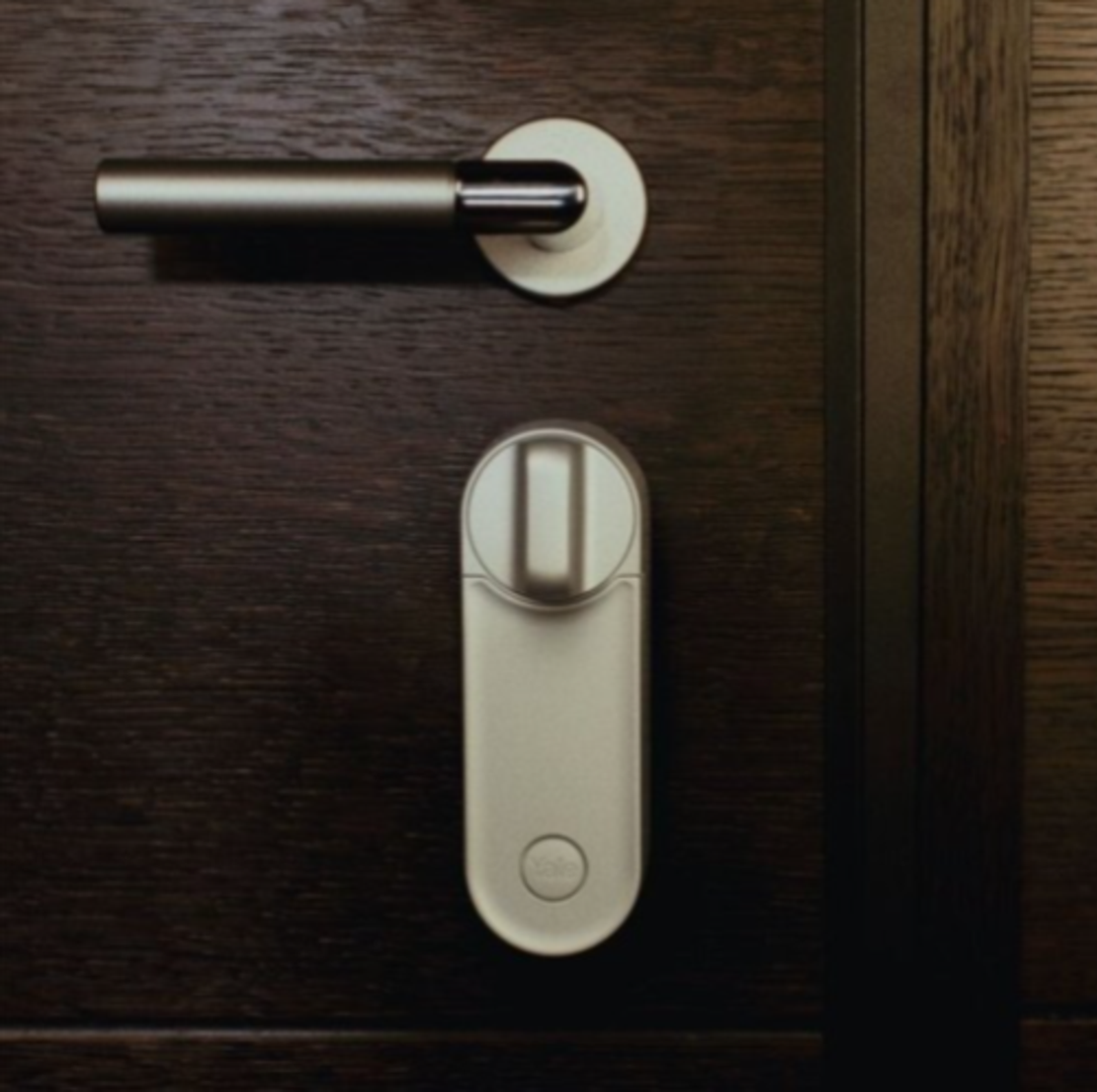 ערכת מנעול חכם Linus™ L2 + קודן טביעת אצבע + מגשר אינטרנט מובנה +קורא קרבה Yale Dot + סוללה נטענת!