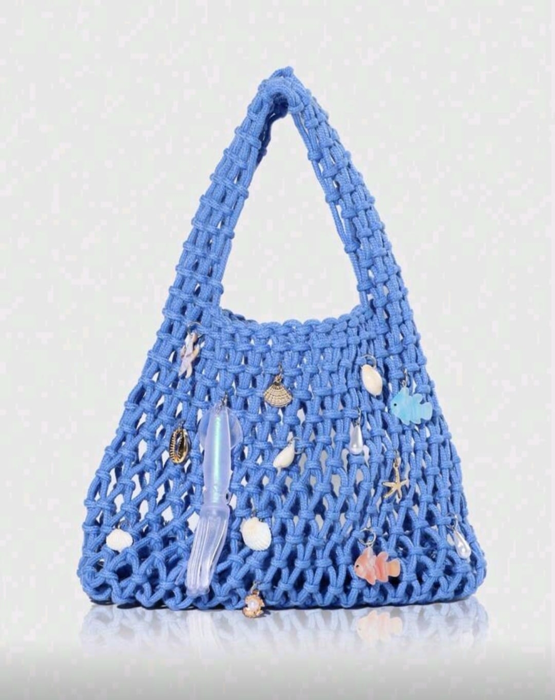 Ocean Charm Bag – תיק סרוג עם תליוני ים