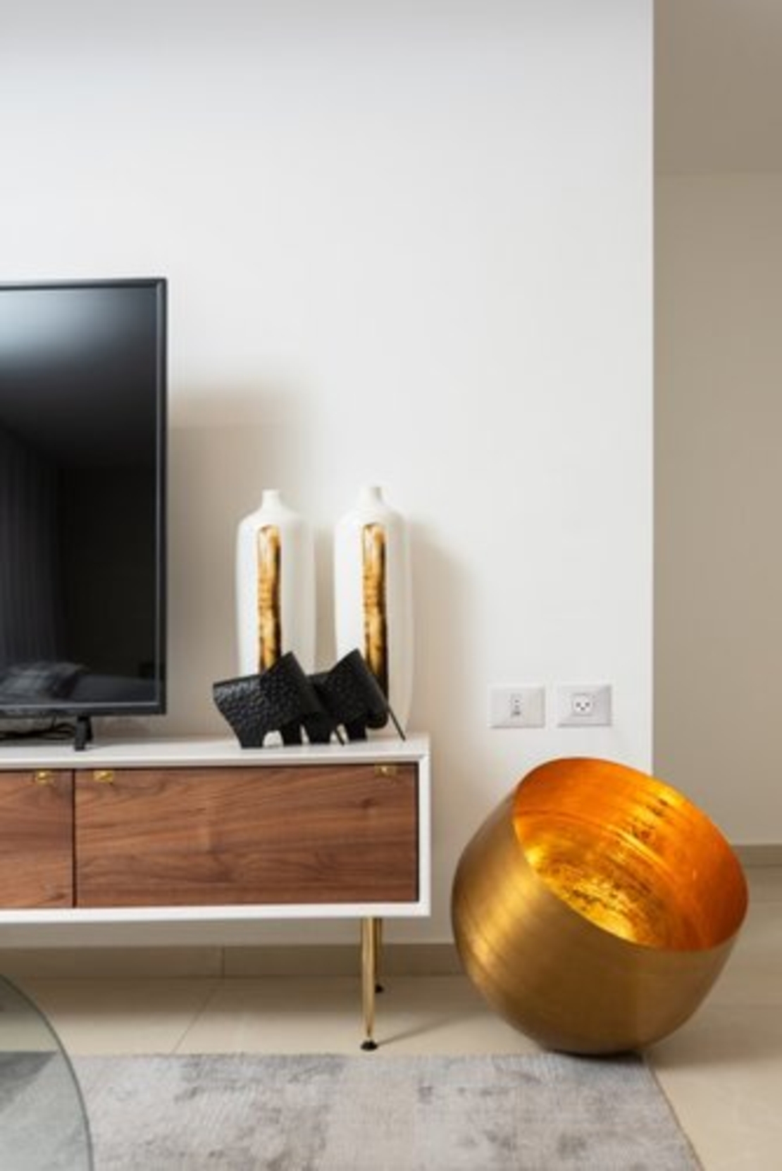 מסגרת BE לבן 1 מודול ניסקו סוויץ