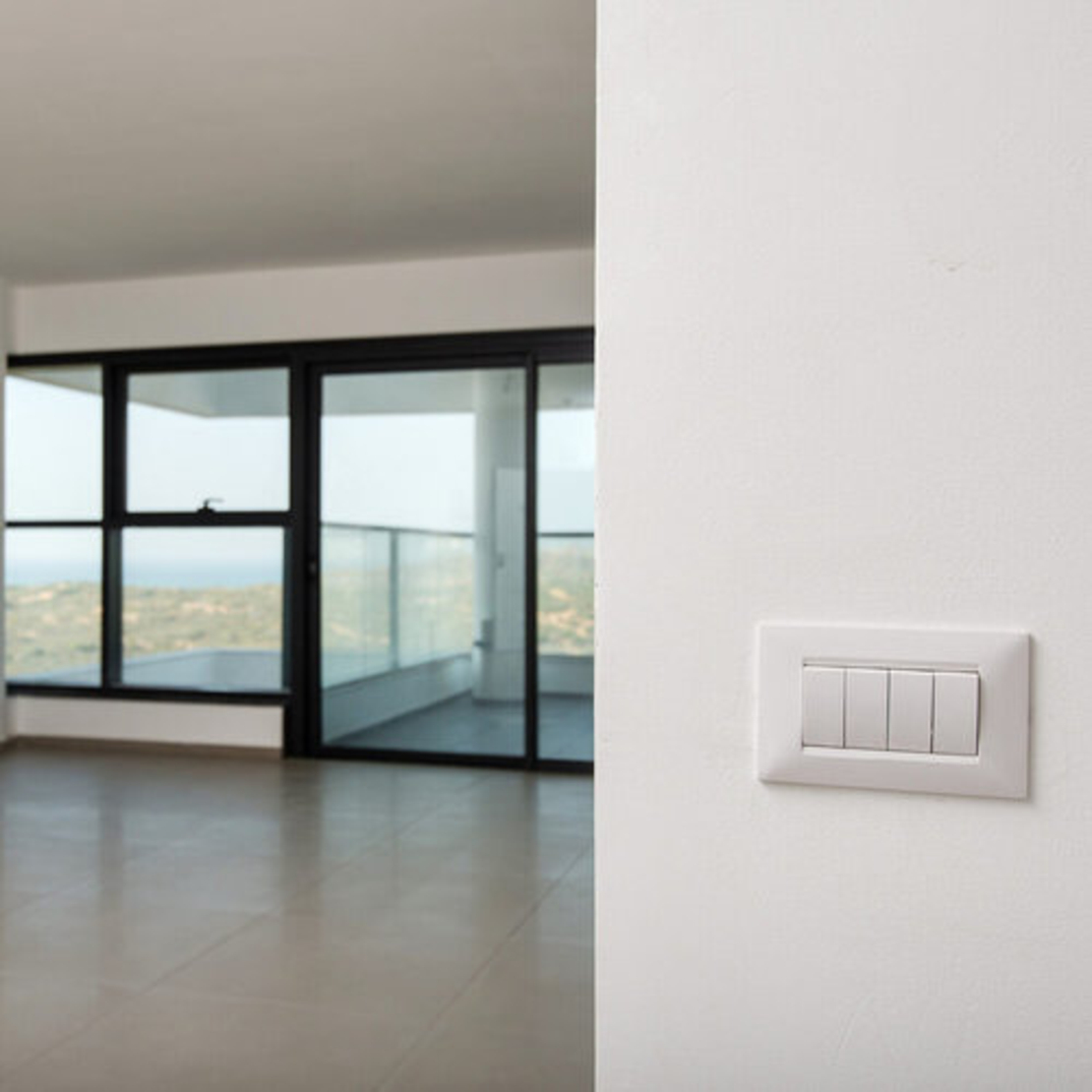 מסגרת BE לבן 4 מודול ניסקו סוויץ