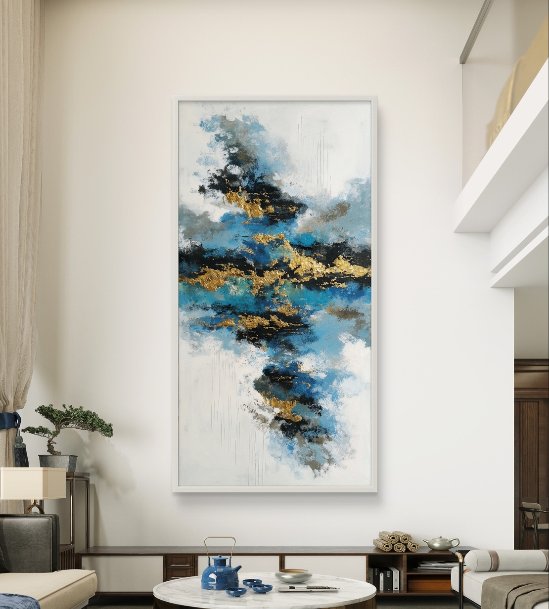 תמונת קנבס לאורך אבסטרקטית בגווני כחול, שחור ולבן עם נגיעות זהב יוקרתיות