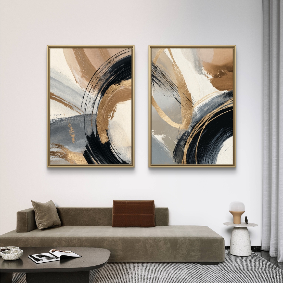 זוג תמונות קנבס מופשטות בגווני שחור, זהב וחום בהיר עם משיחות צבע רחבות בעיצוב מודרני