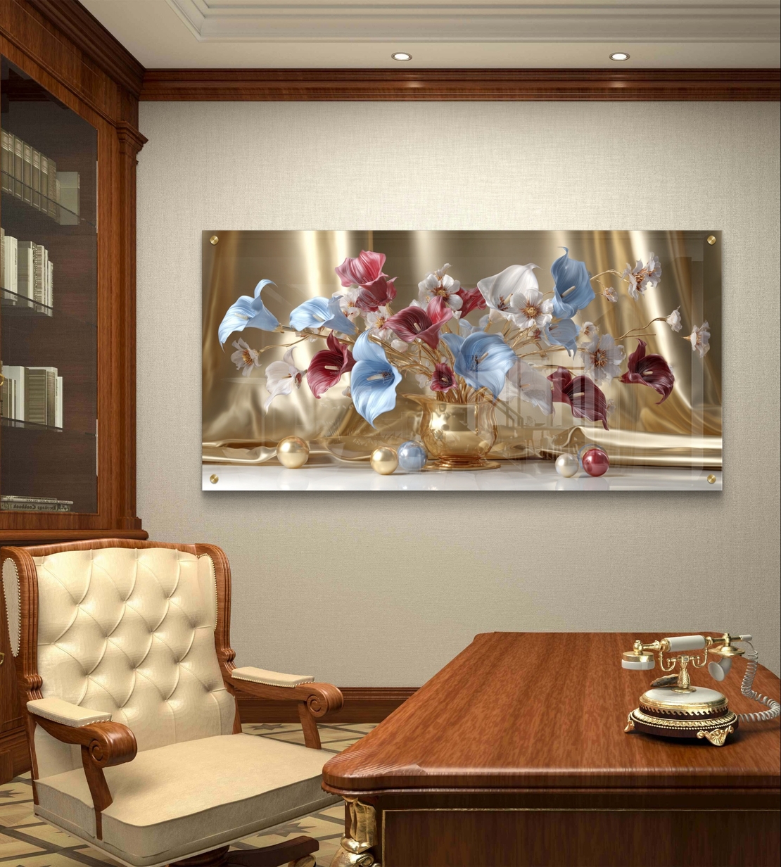 תמונת זכוכית לרוחב עם סידור פרחים מוזהב בגווני ורוד, כחול ולבן על רקע זהוב בהדפסה חלקה