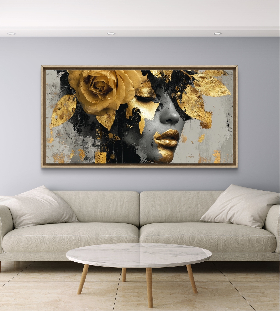 תמונת קנבס לרוחב עם דיוקן נשי דרמטי בגווני שחור וזהב ועיטורי עלי זהב