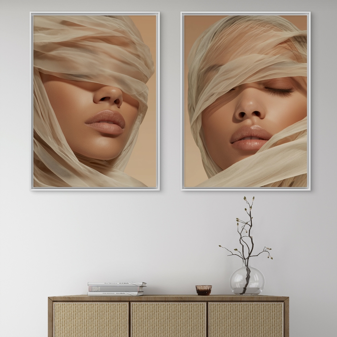 זוג תמונות קנבס של אישה עטופה בבד רך בגווני בז׳ חמים, מתוך קולקציית NEXTGEN BY BAR של תכשיט לבית – עיצוב אמנותי רך ומלא שלווה.