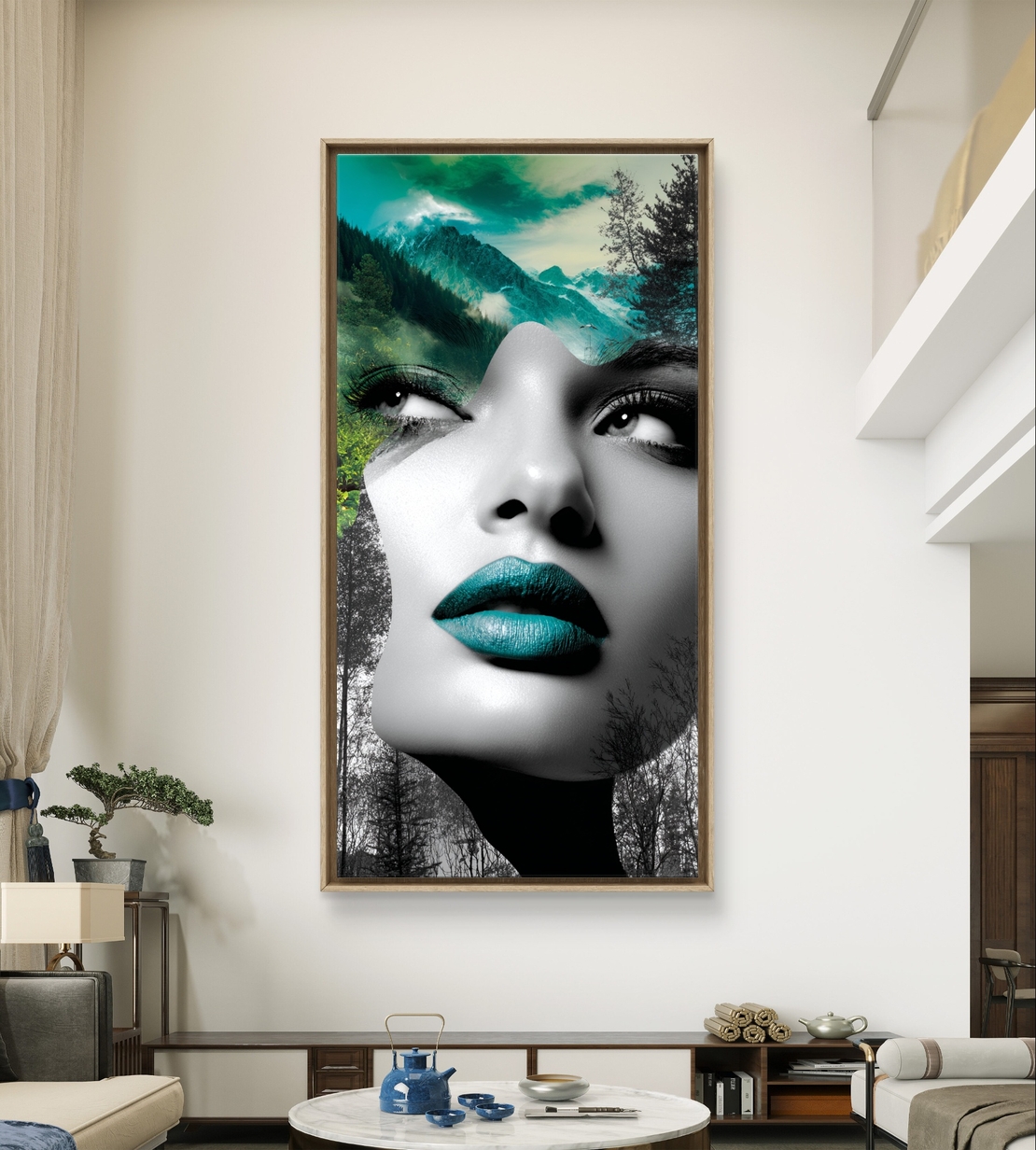 תמונת קנבס אנכית עם דיוקן אישה בשחור-לבן ונוף הרים טורקיז.