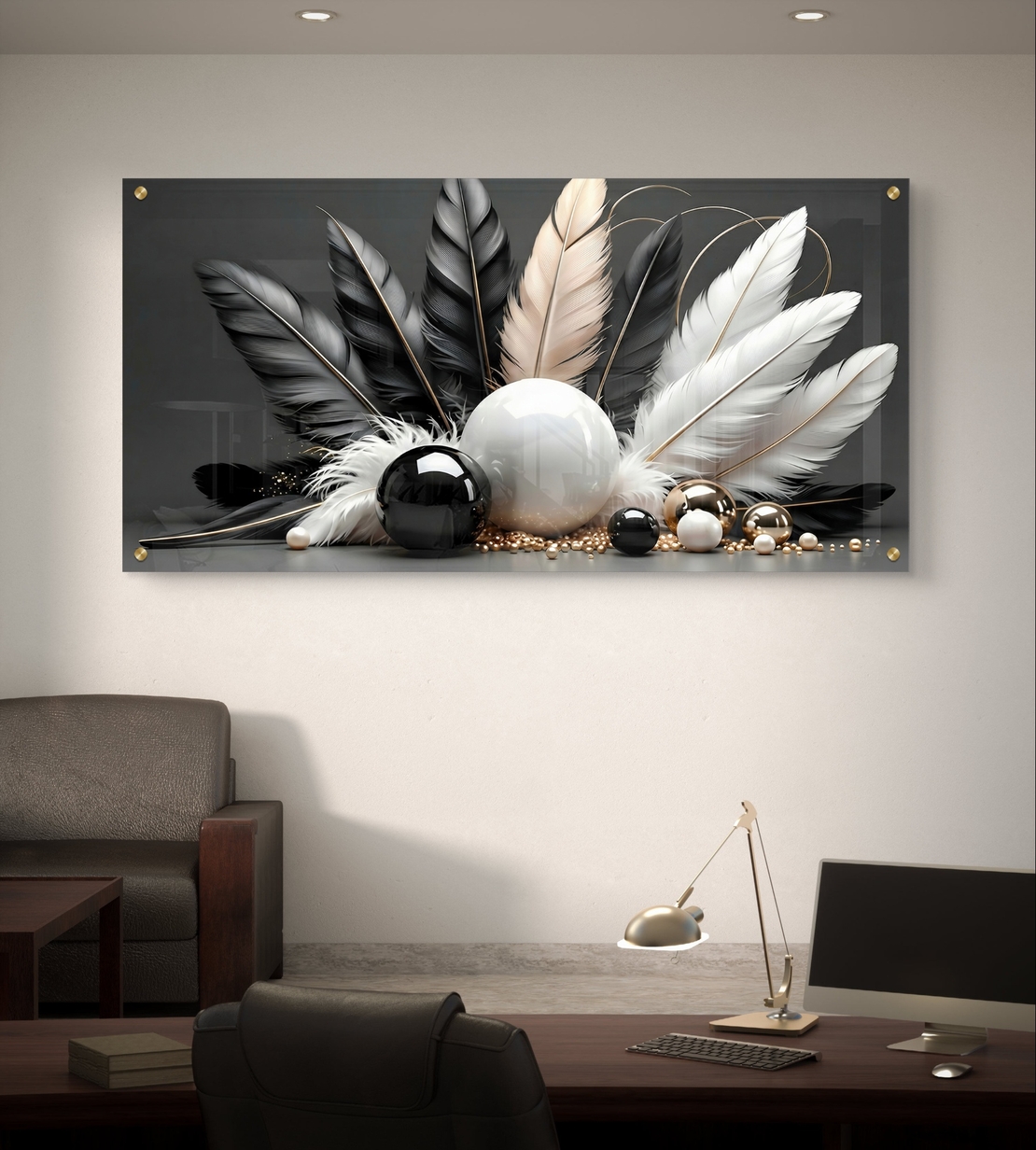 הדפסה על זכוכית עם נוצות אלגנטיות בגווני שחור, לבן ושמנת ונגיעות זהב