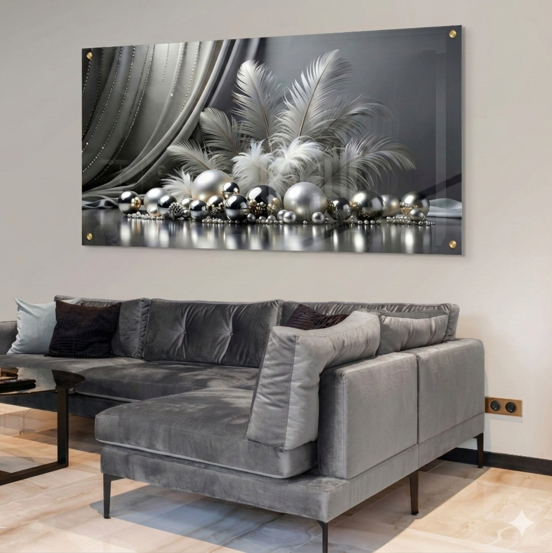 כסף בנוצות – תמונת זכוכית נוצות וכדורים כסופים בשחור-לבן יוקרתי | PN1003