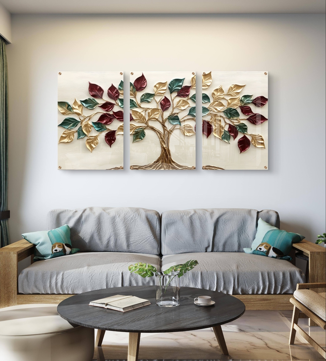 תמונת זכוכית שלישייה עם עץ חיים ועלים בגווני זהב, ירוק ובורדו בעיצוב יוקרתי לבית