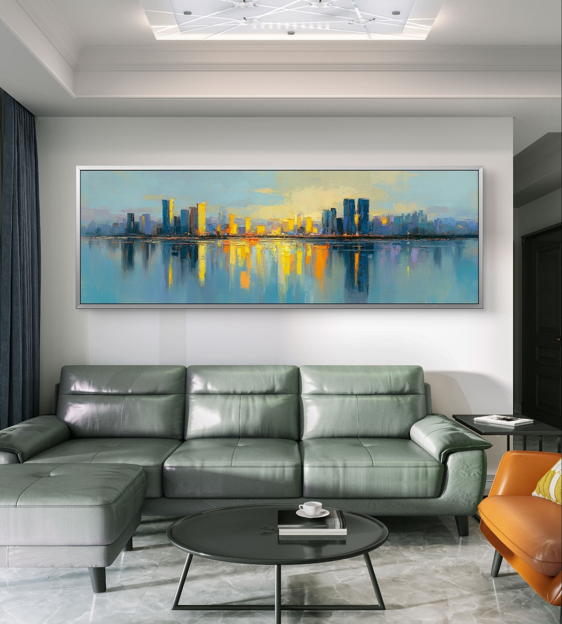 אמנות פנורמית לסלון עם skyline זהוב והשתקפות במים.