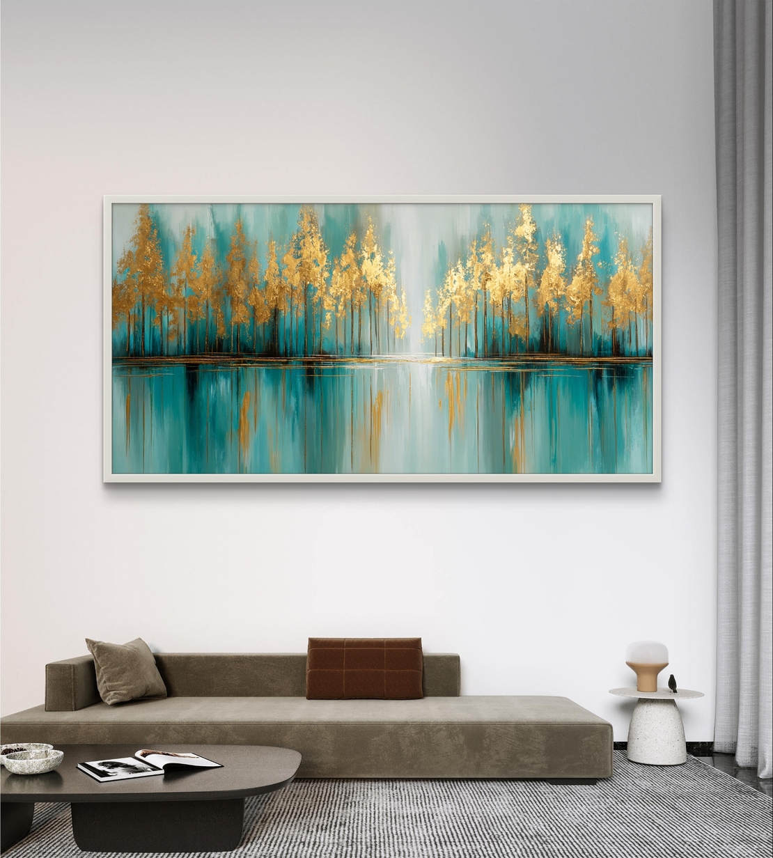 תמונת קנבס לרוחב עם עצים מופשטים בגווני טורקיז ונגיעות זהב המשתקפים במים, בהדפסה חלקה לעיצוב מודרני ויוקרתי.