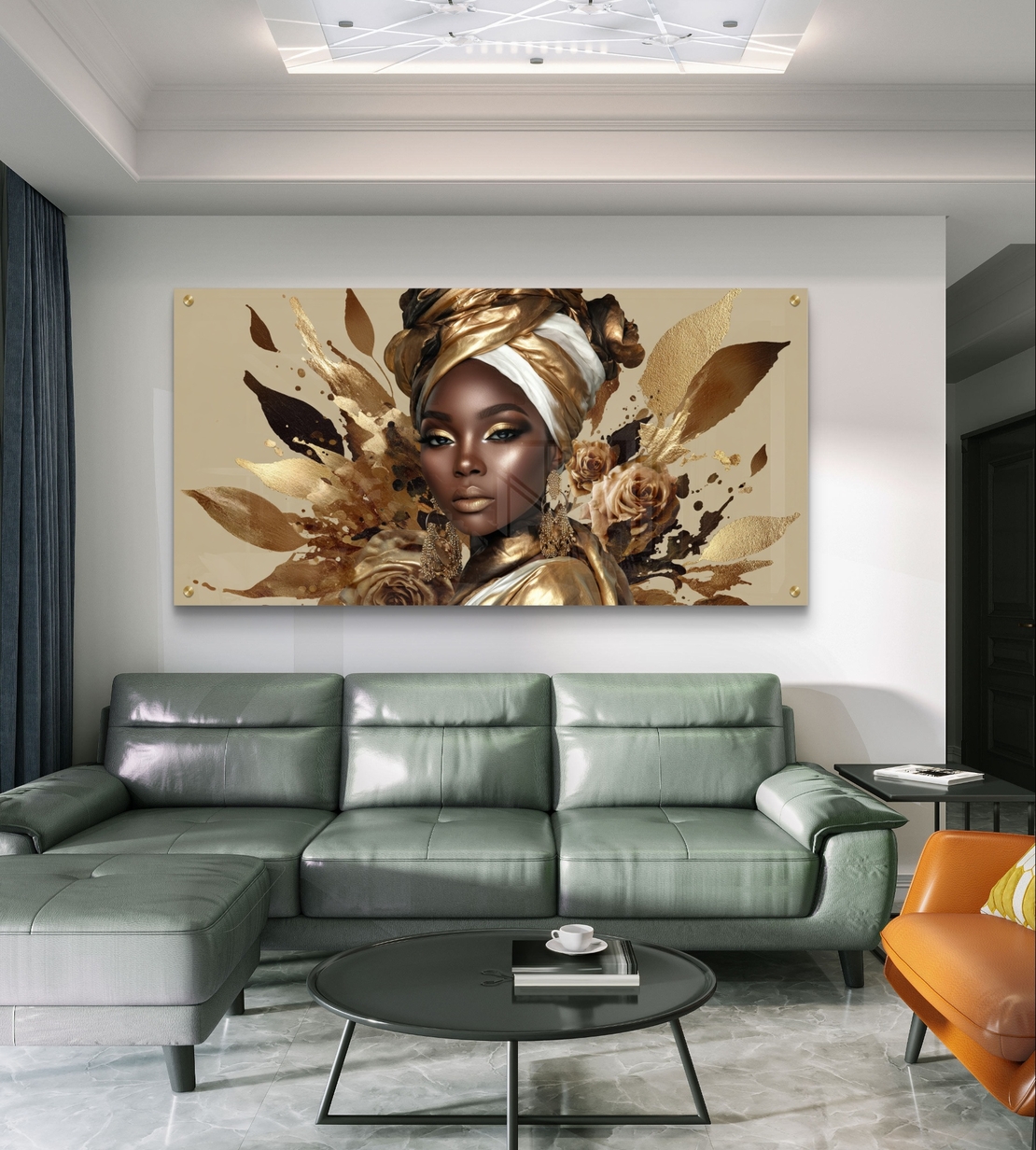 תמונת זכוכית לרוחב עם דיוקן נשי בגווני זהב ועיצוב יוקרתי