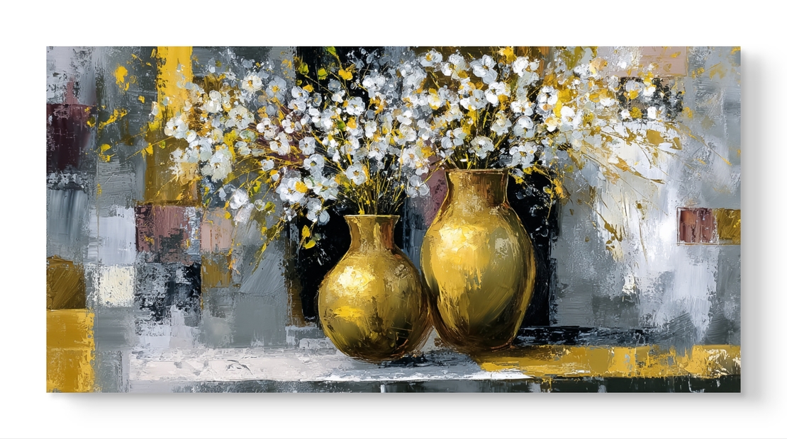 תמונת קנבס Symphony in Gold – שני כדים מוזהבים מלאים בפרחים לבנים על רקע מופשט בגווני אפור וזהב