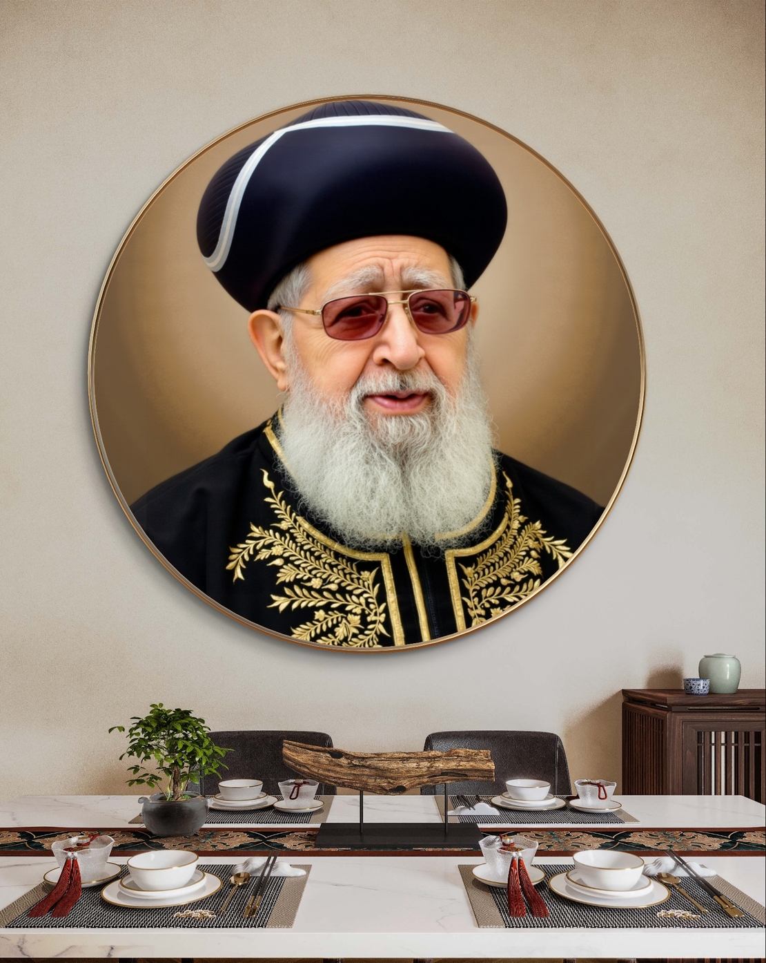 תמונת קנבס עגולה ומרשימה של הרב עובדיה יוסף עם רקע זהוב, מתוך קולקציית 