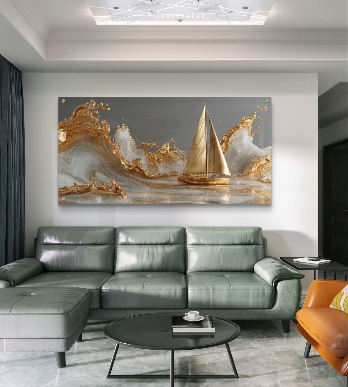 תמונת זכוכית לרוחב עם סירת מפרש מוזהבת החוצה גלים בגווני זהב ואפור בעיצוב יוקרתי לבית