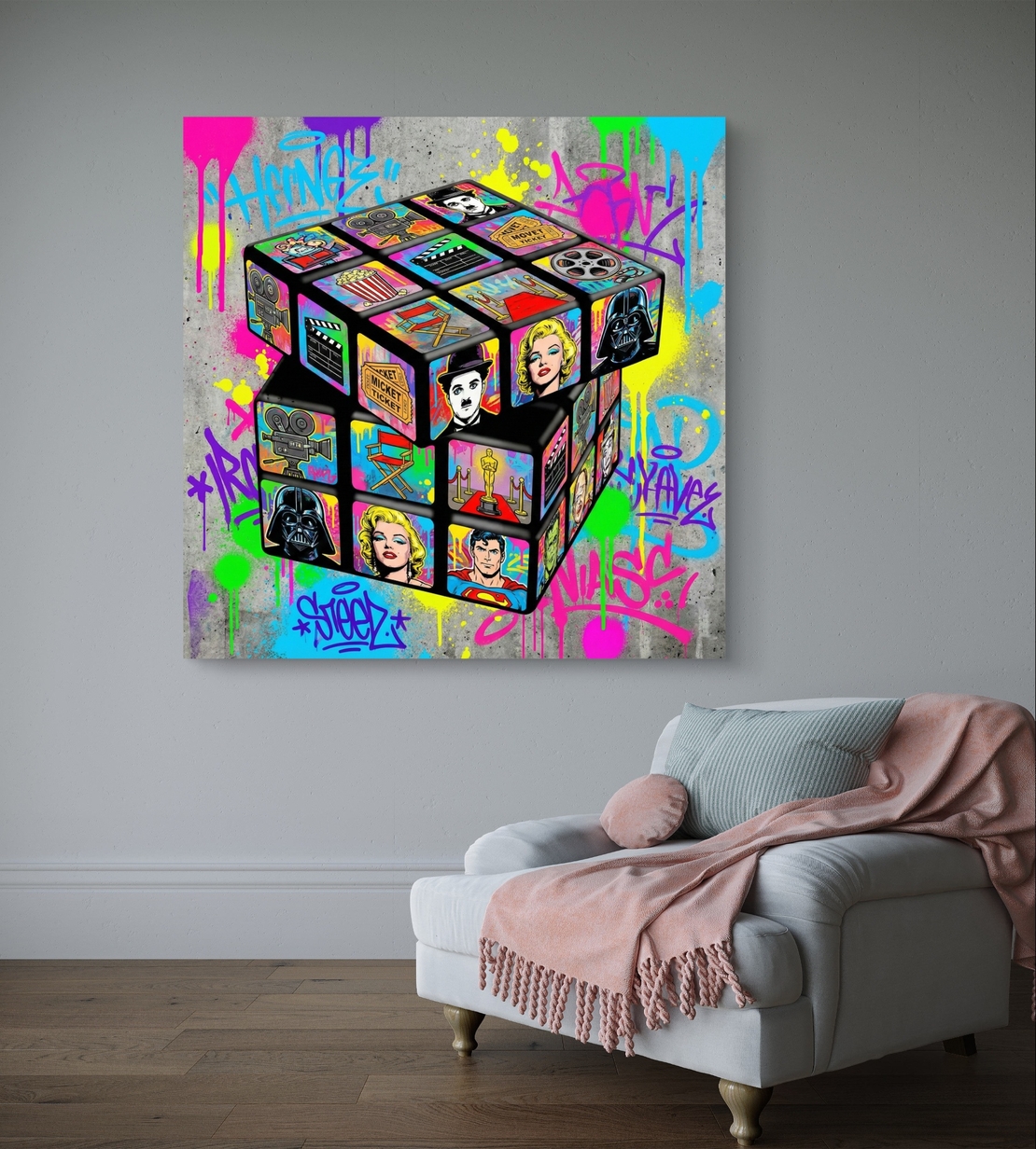 תמונת קנבס מרובעת בסגנון פופ ארט עם קובייה תלת־ממדית מלאה בדמויות אייקוניות וגרפיטי צבעוני, מסר של יצירתיות ומוטיבציה
