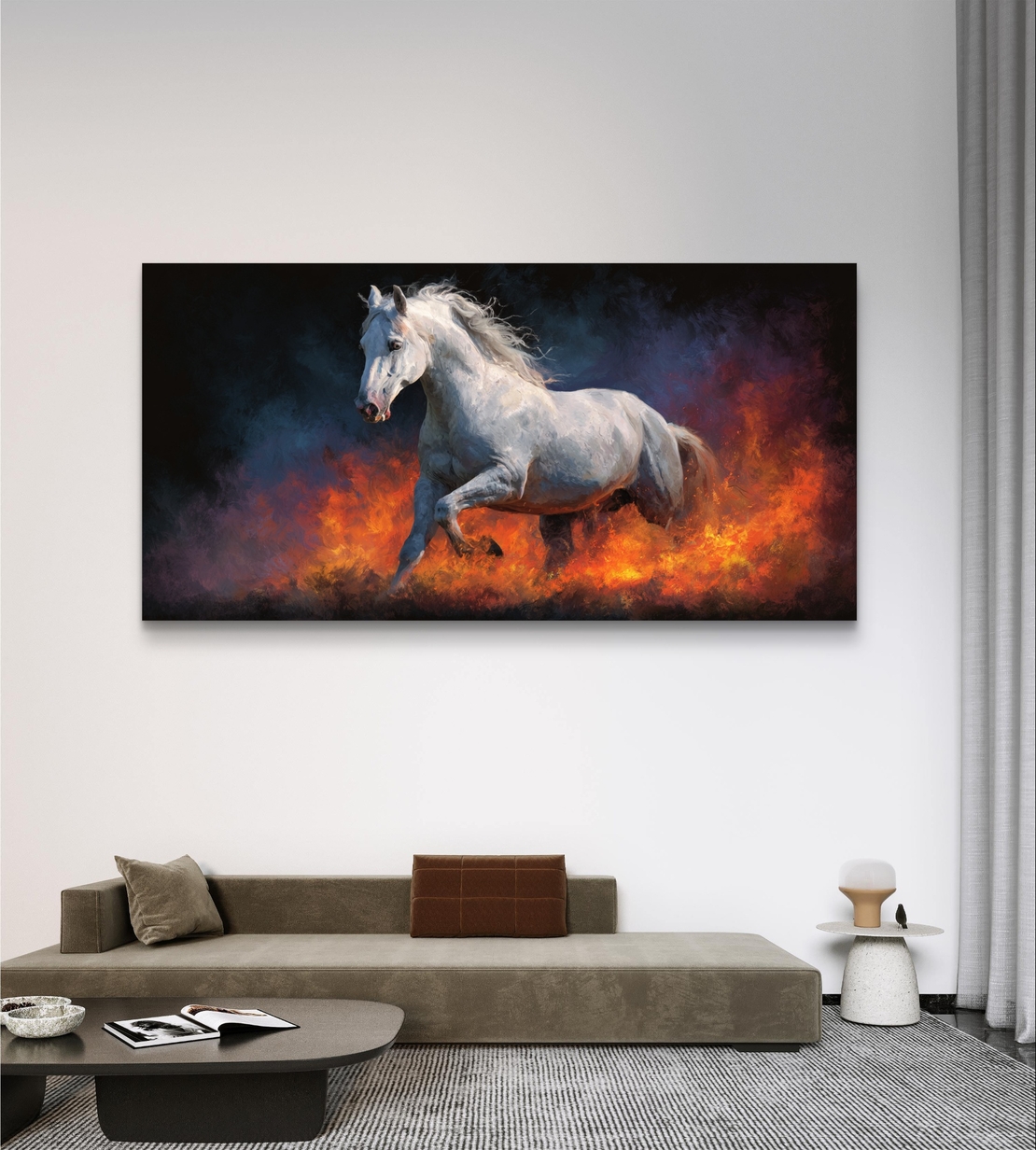 תמונת קיר רוחבית – סוס לבן בתנועה עם אש ועשן על רקע שחור, סטייל דרמטי
