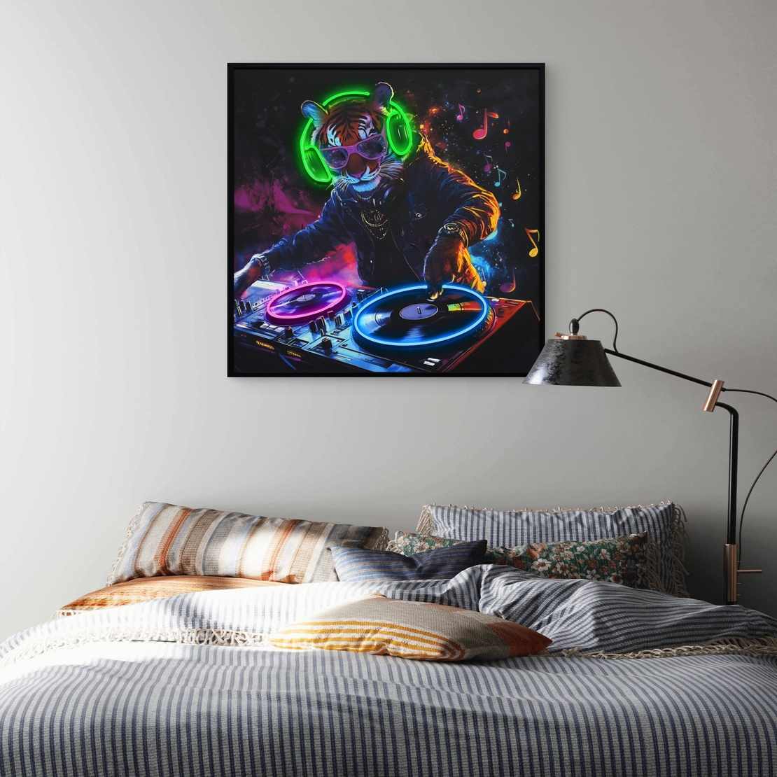 תמונת LED טיגריס DJ צבעוני – הדפס משודרג עם מריחות צבע, מופעלת על סוללות עם שלט רחוק - מידה 83*83