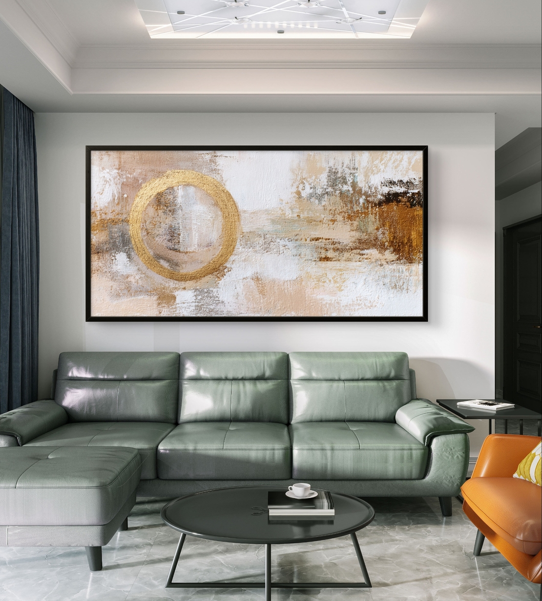 ציור מינימליסטי לקיר בגווני שמנת, בז׳ ולבן עם אלמנט זהב