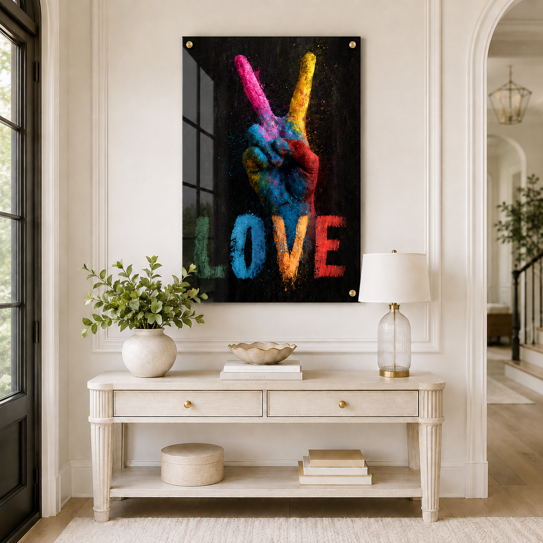 LOVE בצבעי ניאון - תמונת זכוכית אנכית פופ ארט עם יד שלום וטקסט LOVE על רקע שחור – דגם MTG9333