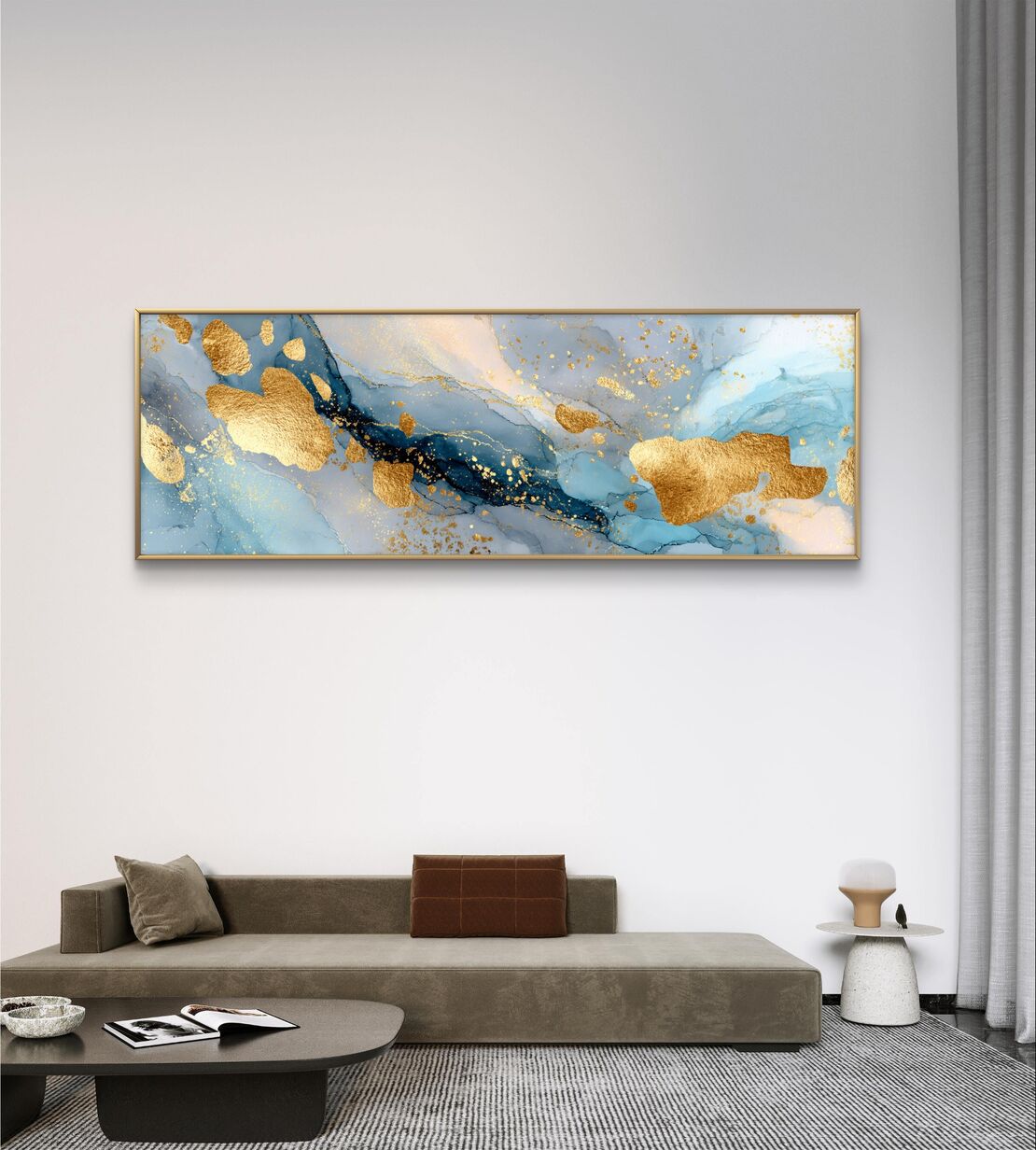 תמונת קנבס פנורמית בגווני כחול עם כתמי זהב בהדפסה חלקה – תכשיט לבית