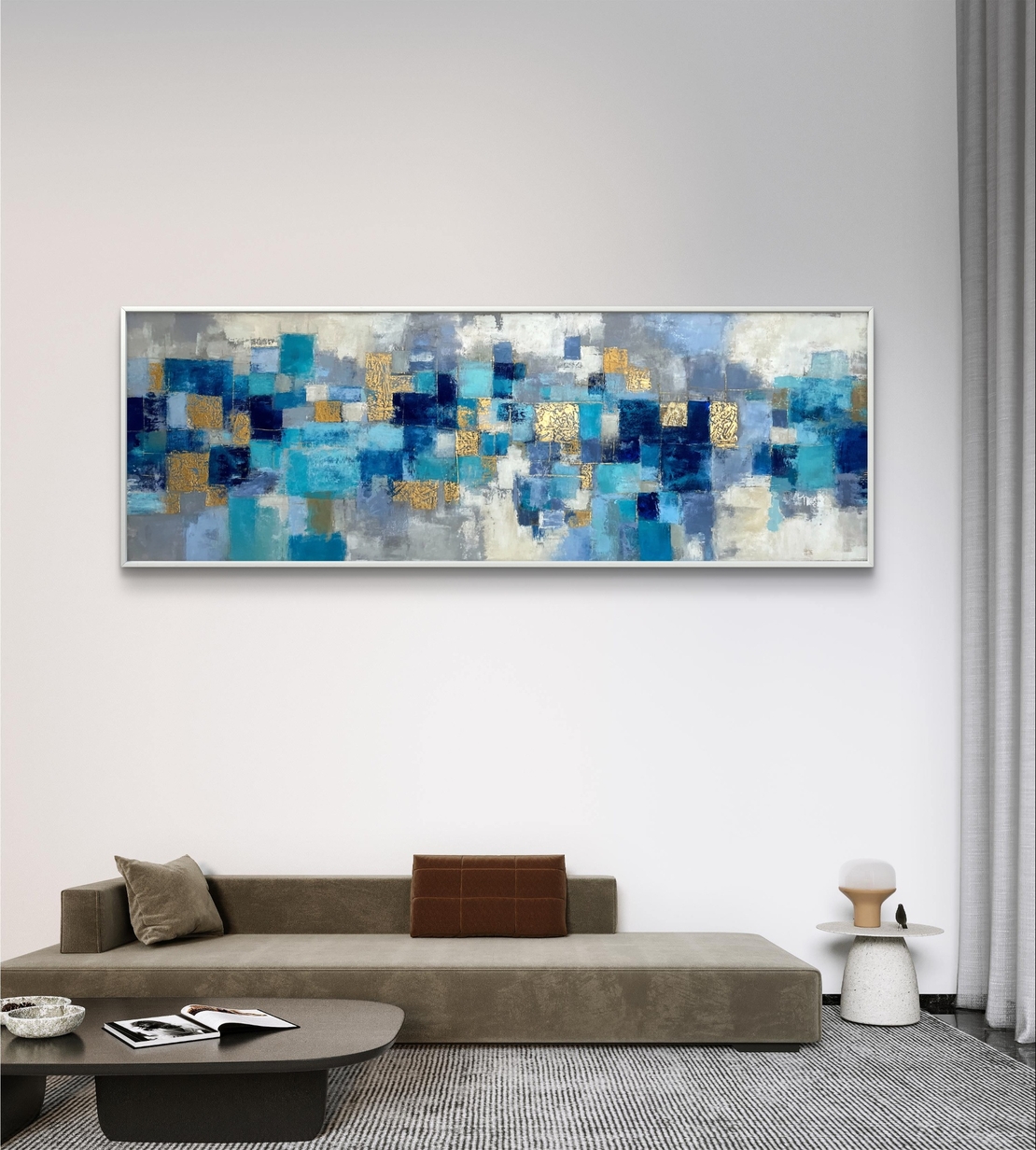 תמונת קנבס פנורמית מופשטת בגווני כחול וטורקיז עם נגיעות זהב – תכשיט לבית